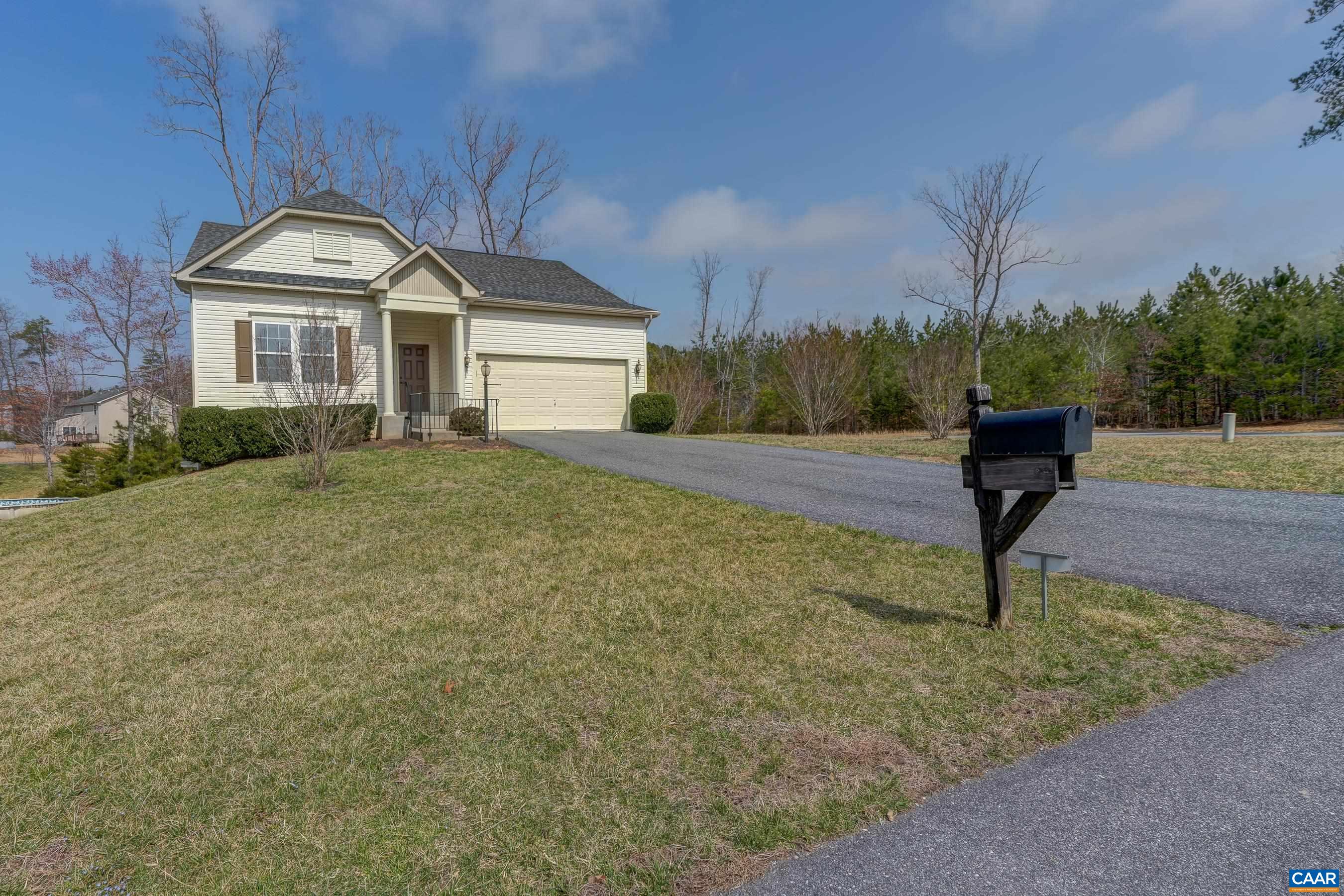 9 ROSALYN WAY