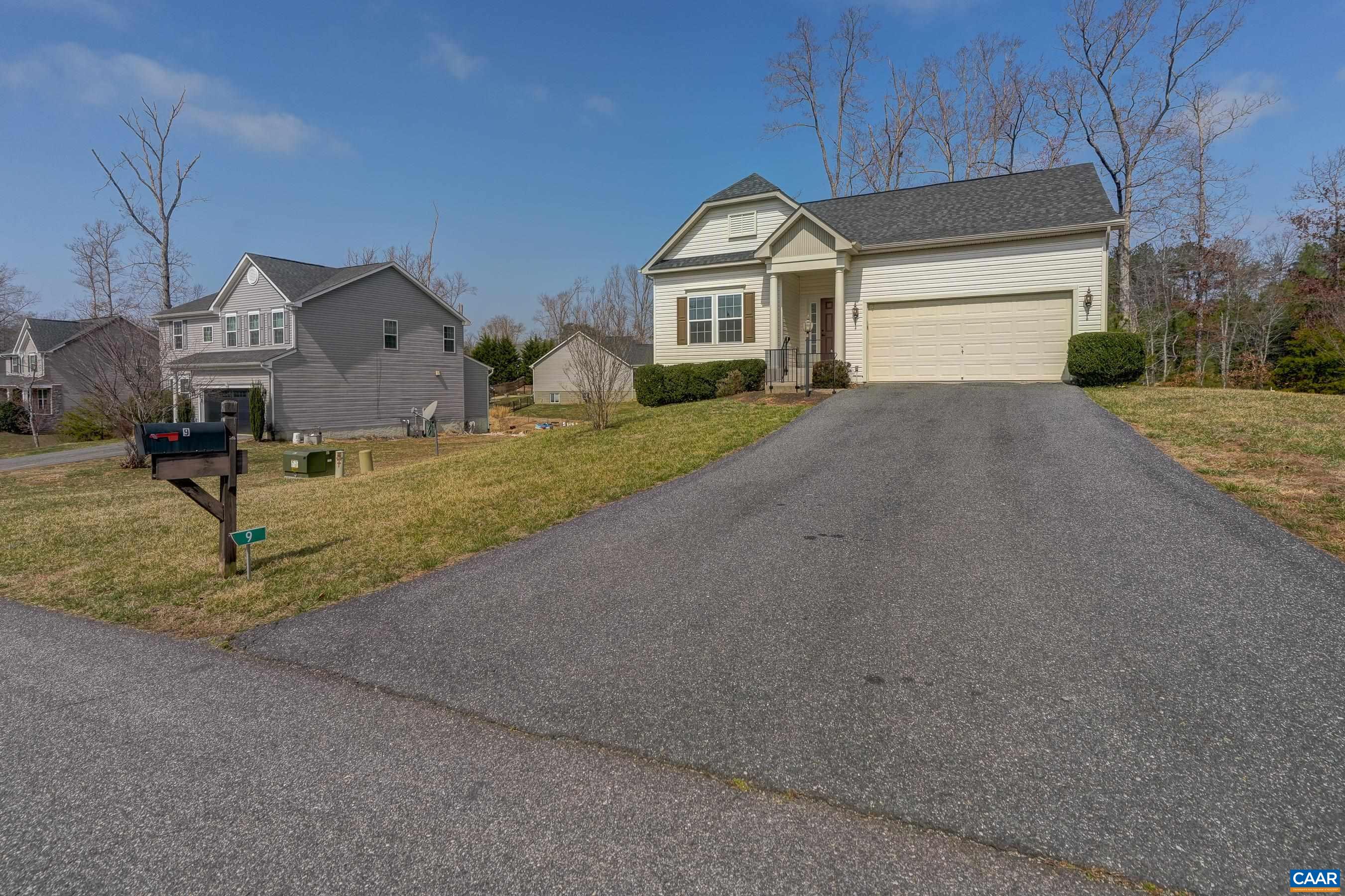 9 ROSALYN WAY