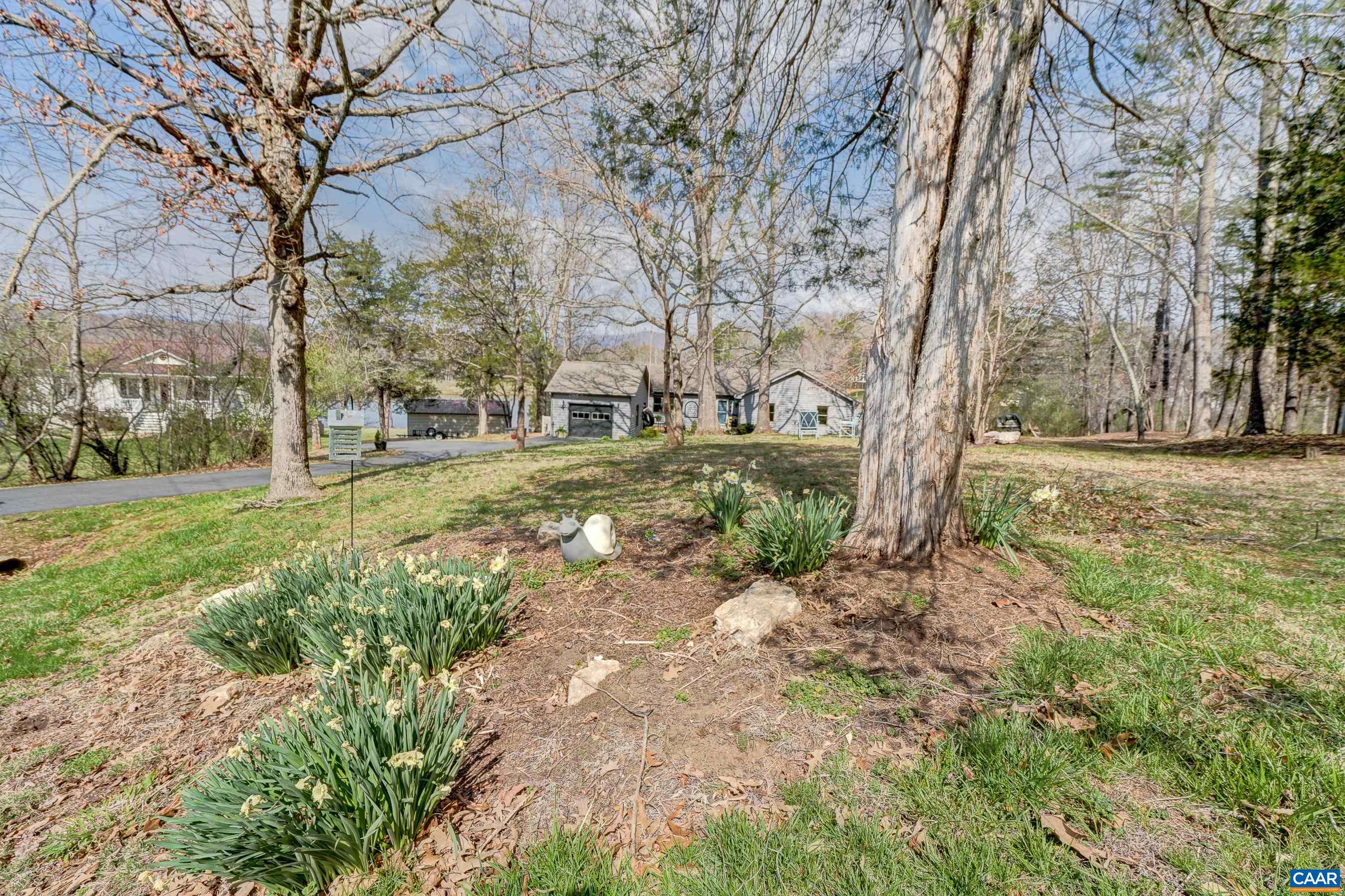 64 DAHLIA RD