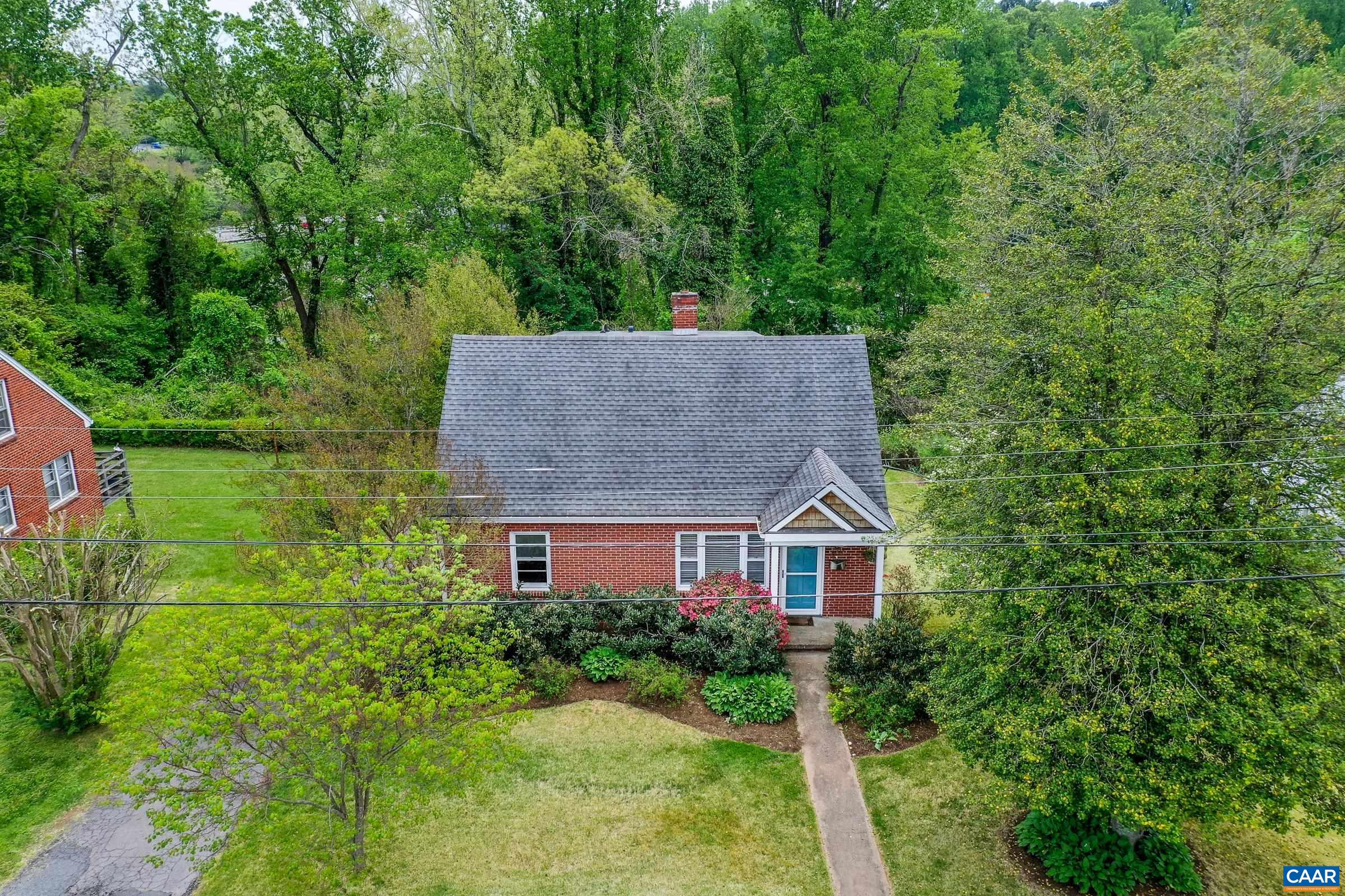 807 HILLCREST RD