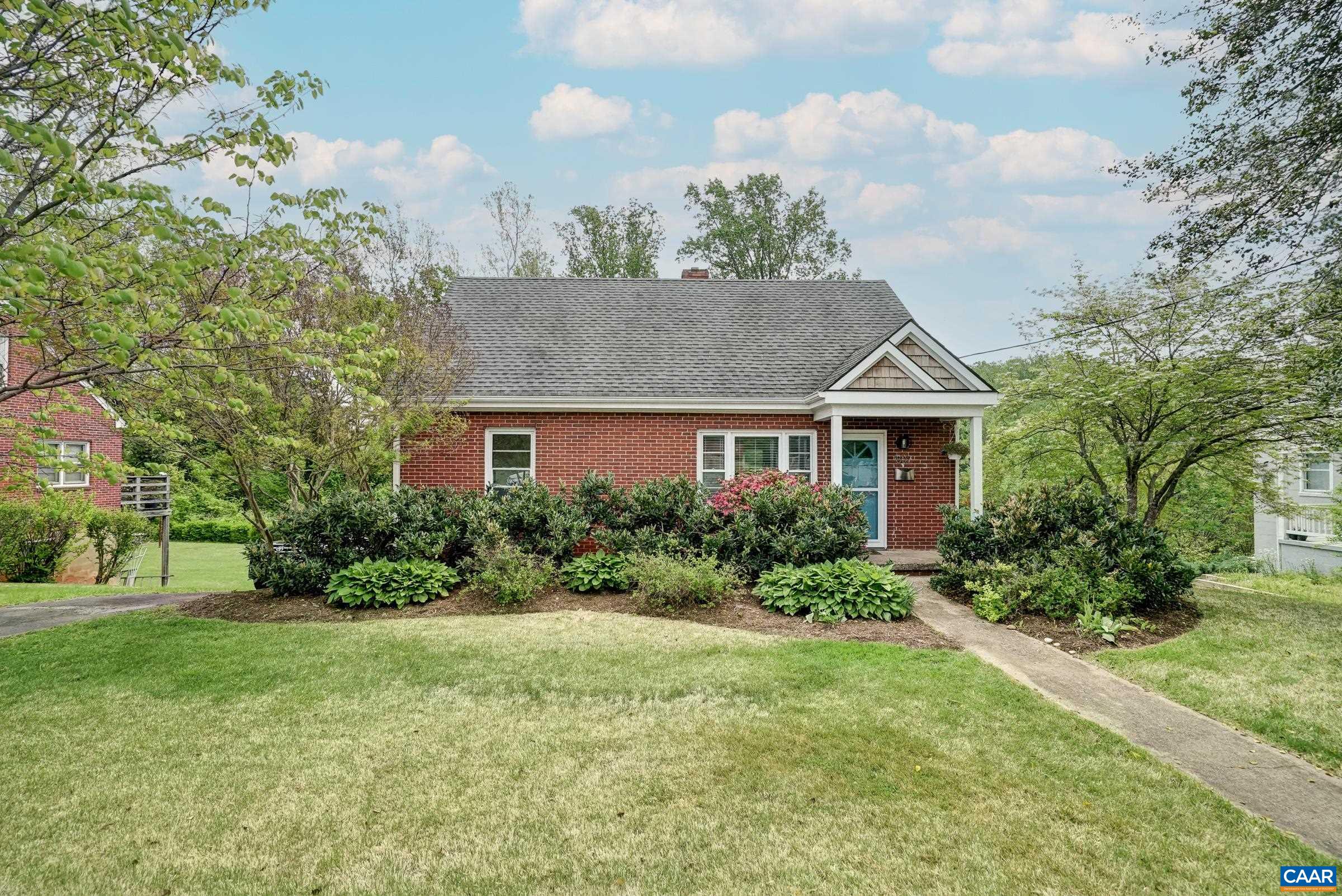 807 HILLCREST RD
