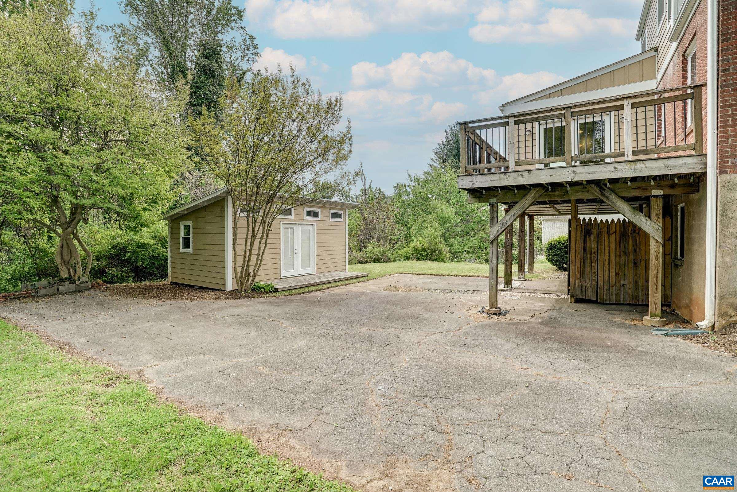 807 HILLCREST RD