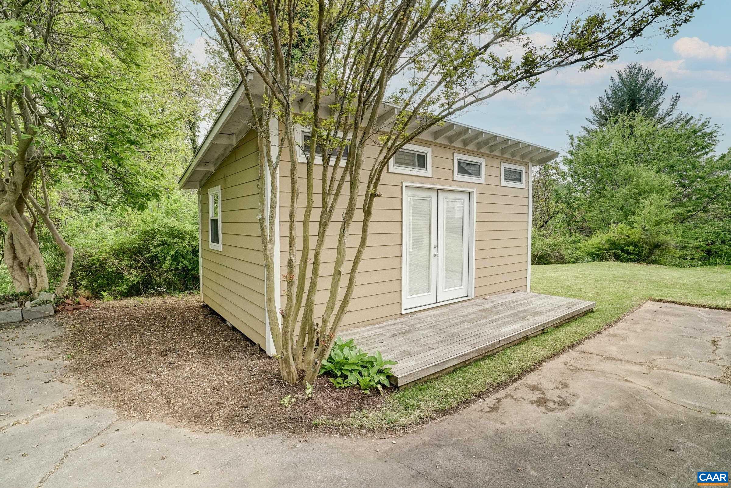 807 HILLCREST RD