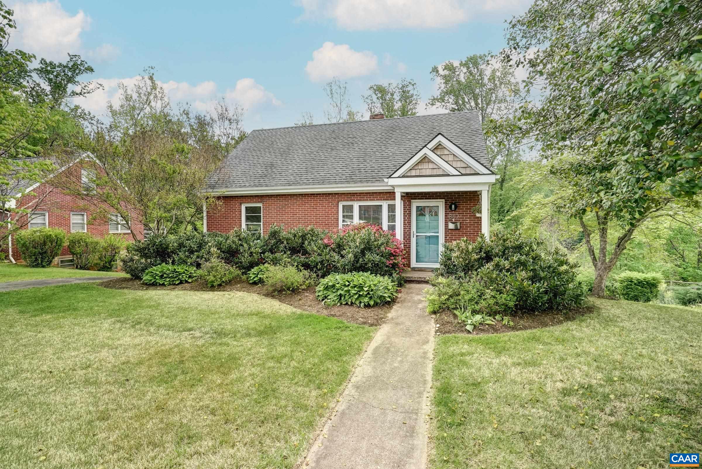 807 HILLCREST RD