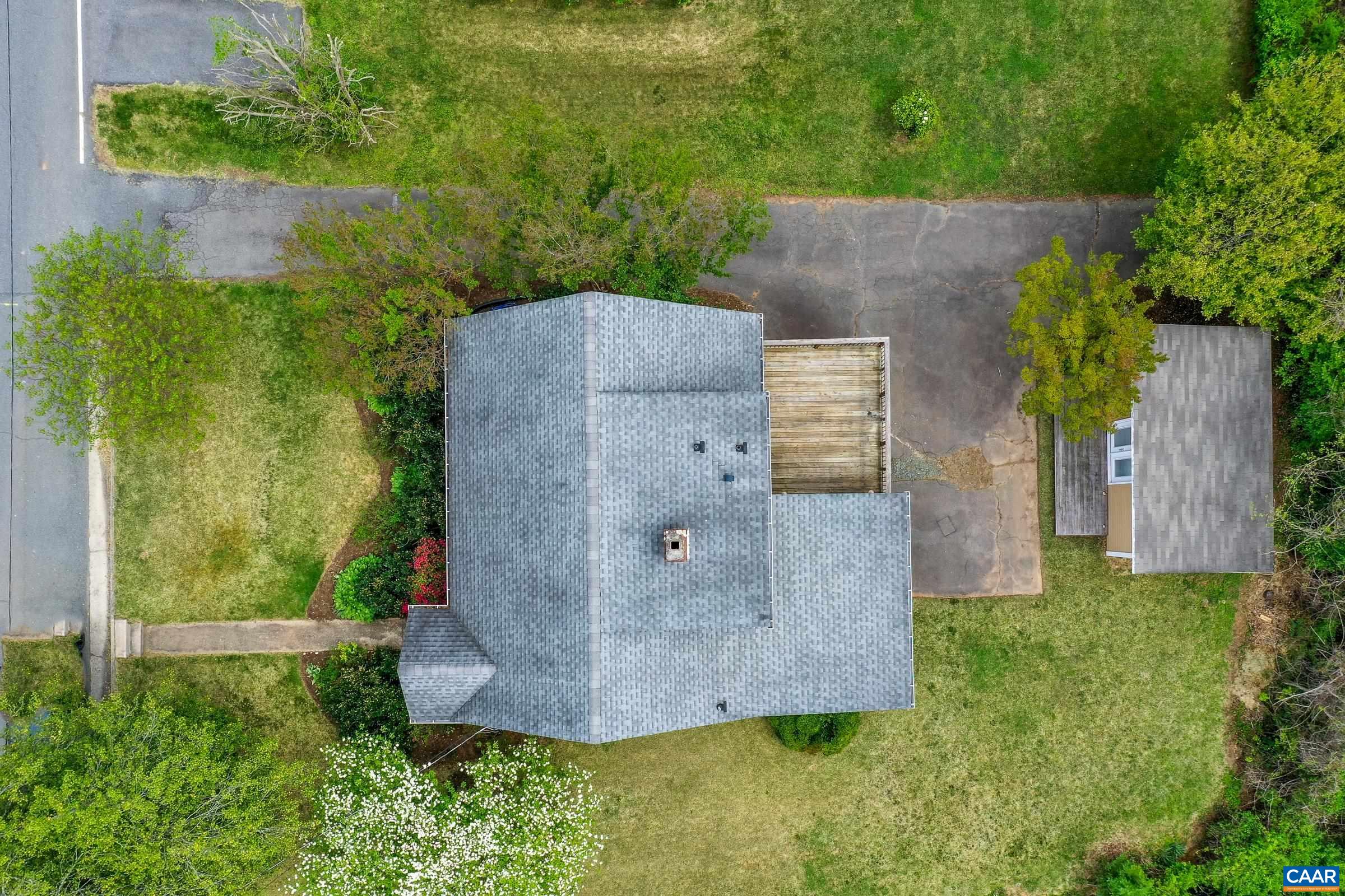 807 HILLCREST RD