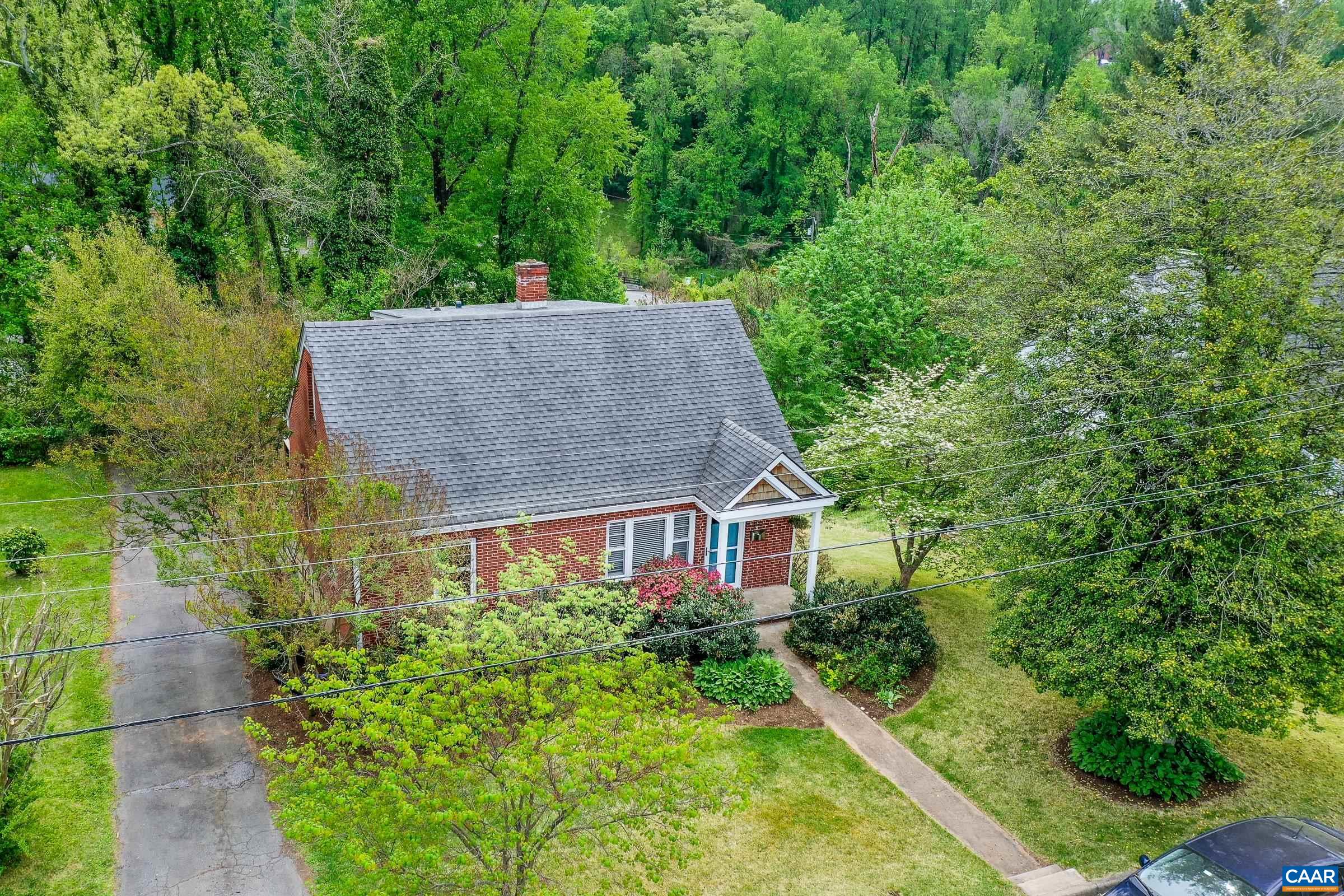 807 HILLCREST RD