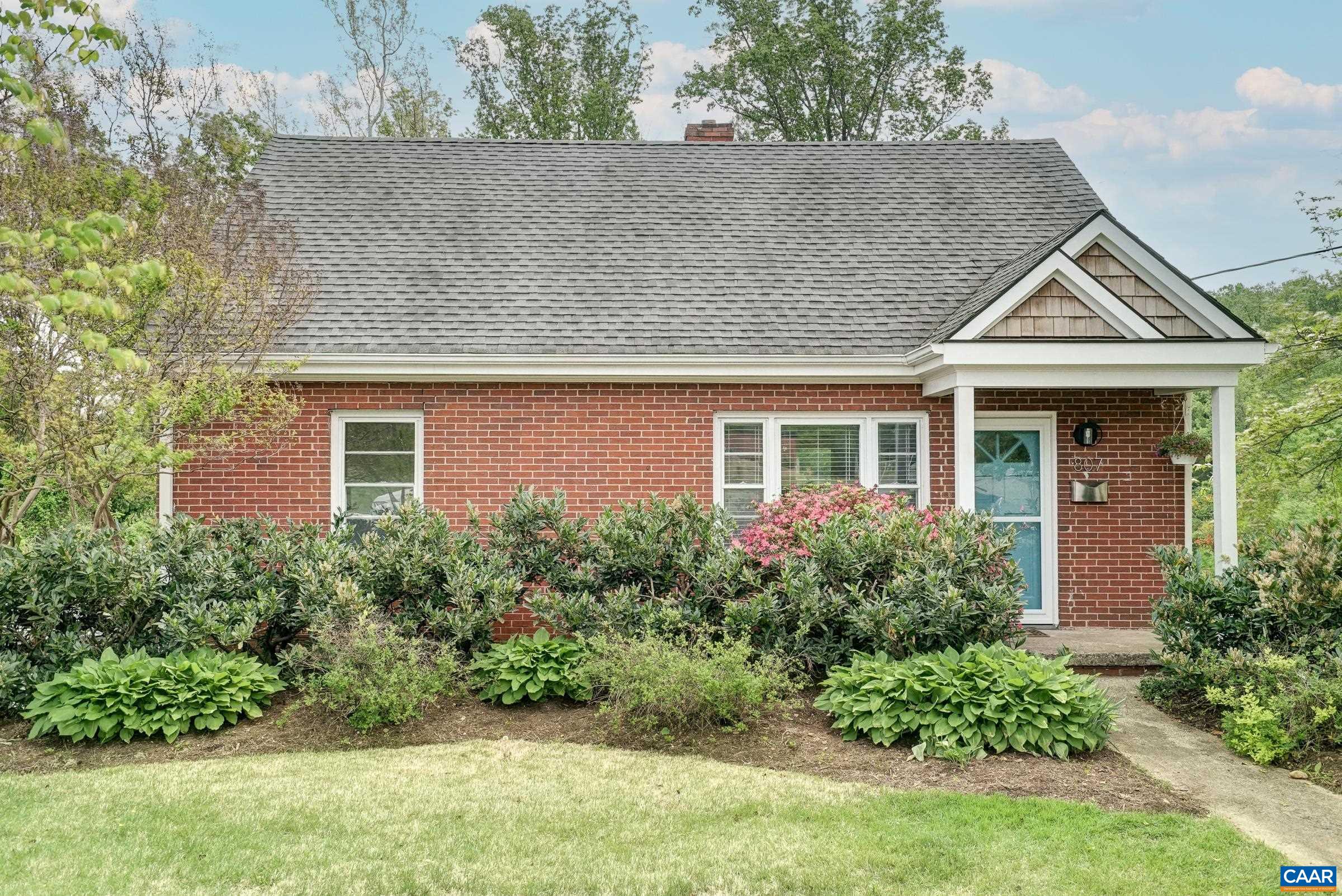807 HILLCREST RD