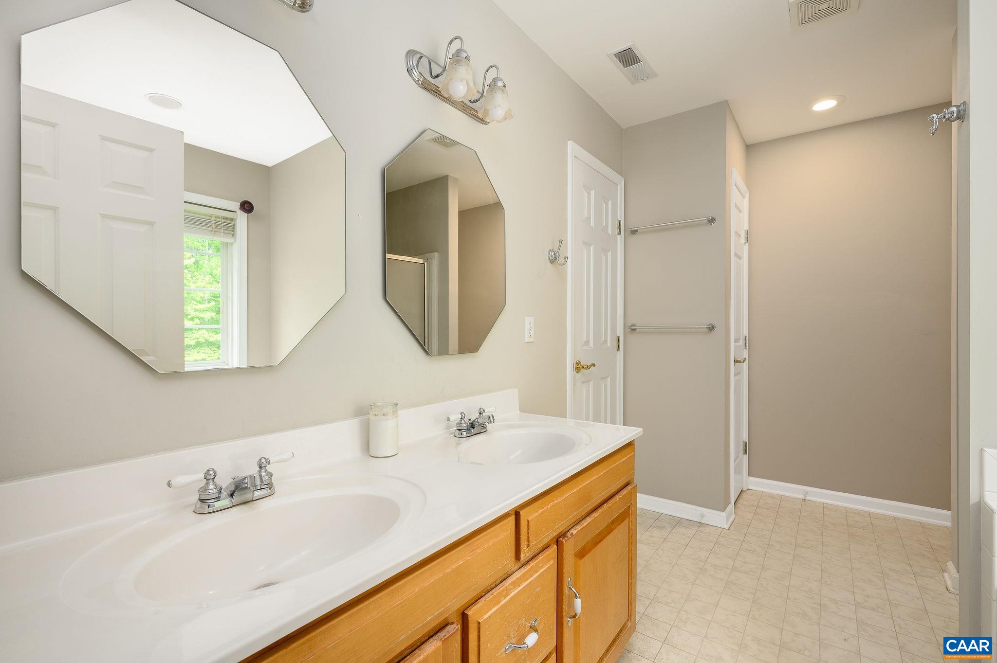 2364 N CHESTERFIELD CT