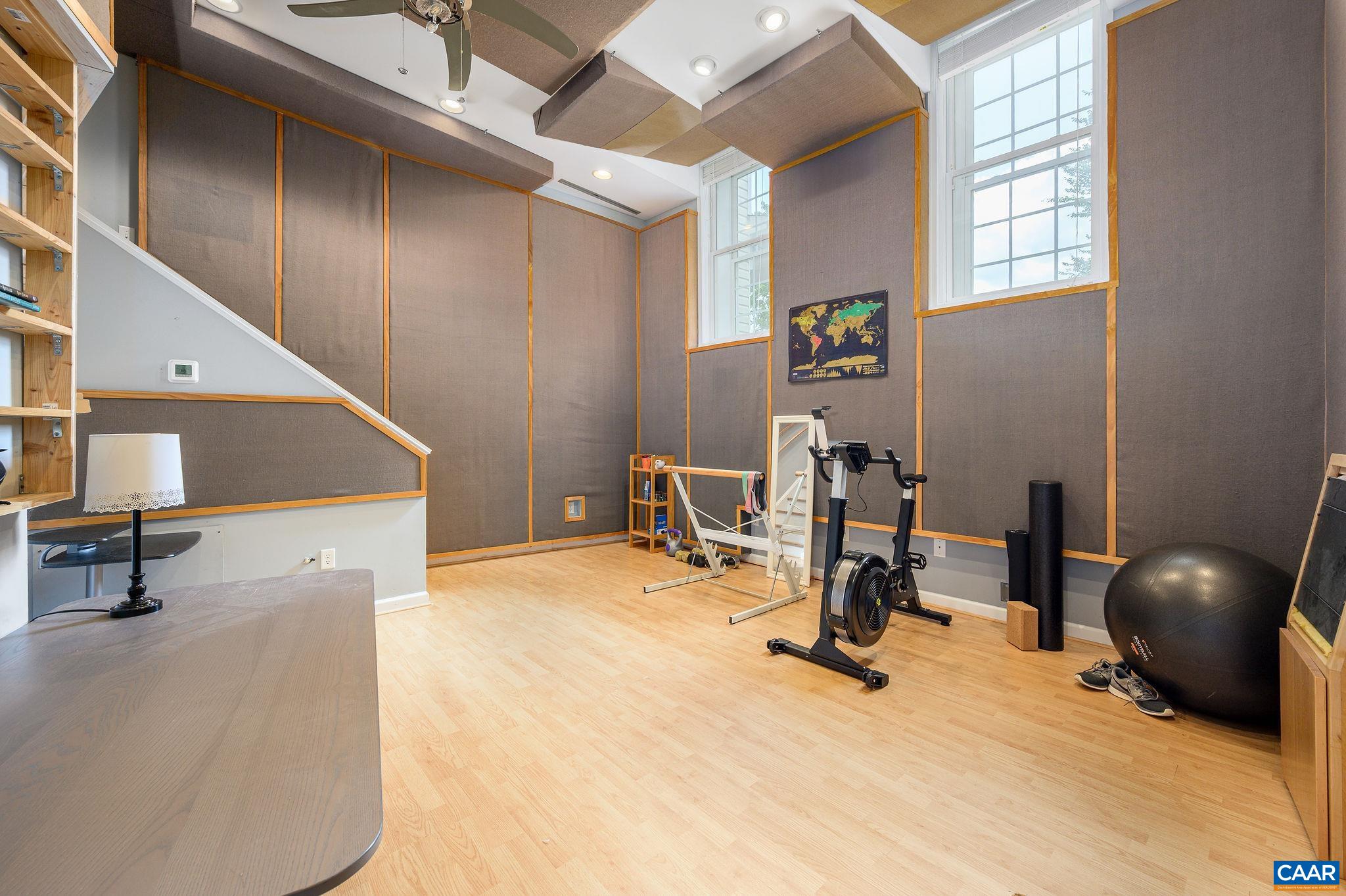 2364 N CHESTERFIELD CT