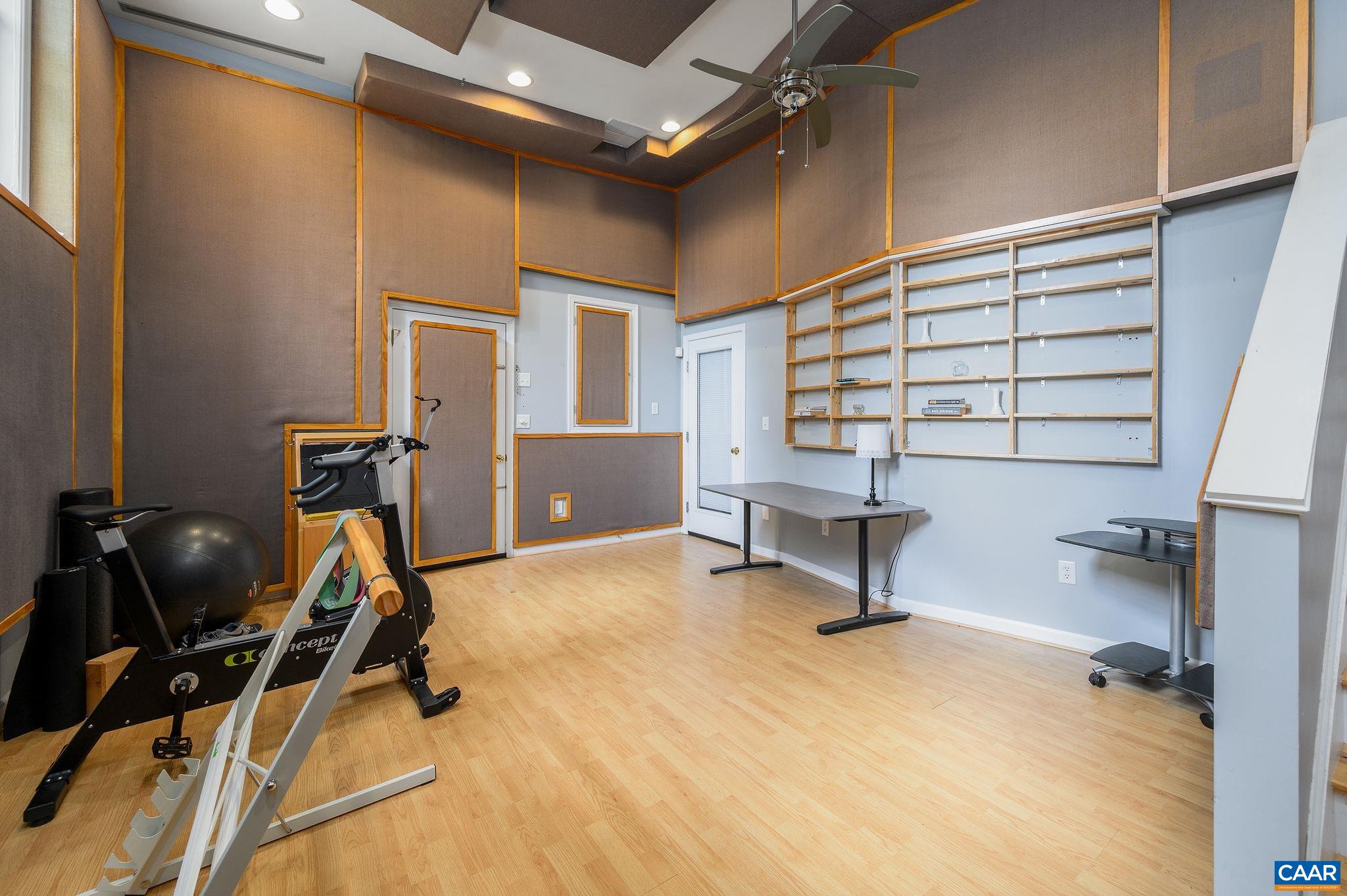 2364 N CHESTERFIELD CT