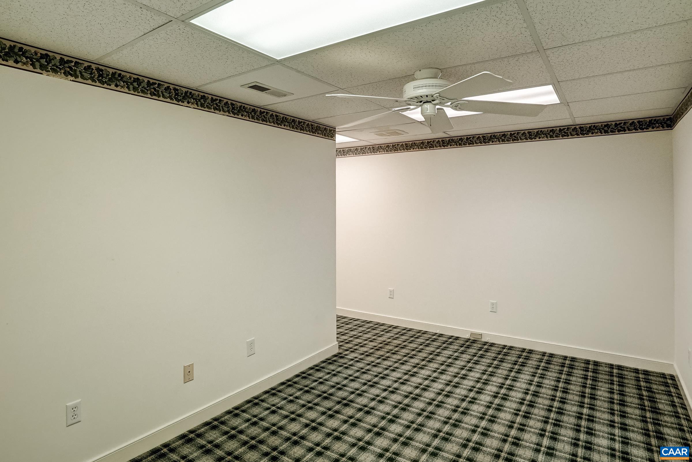 512 WORTHINGTON DR Unit: B