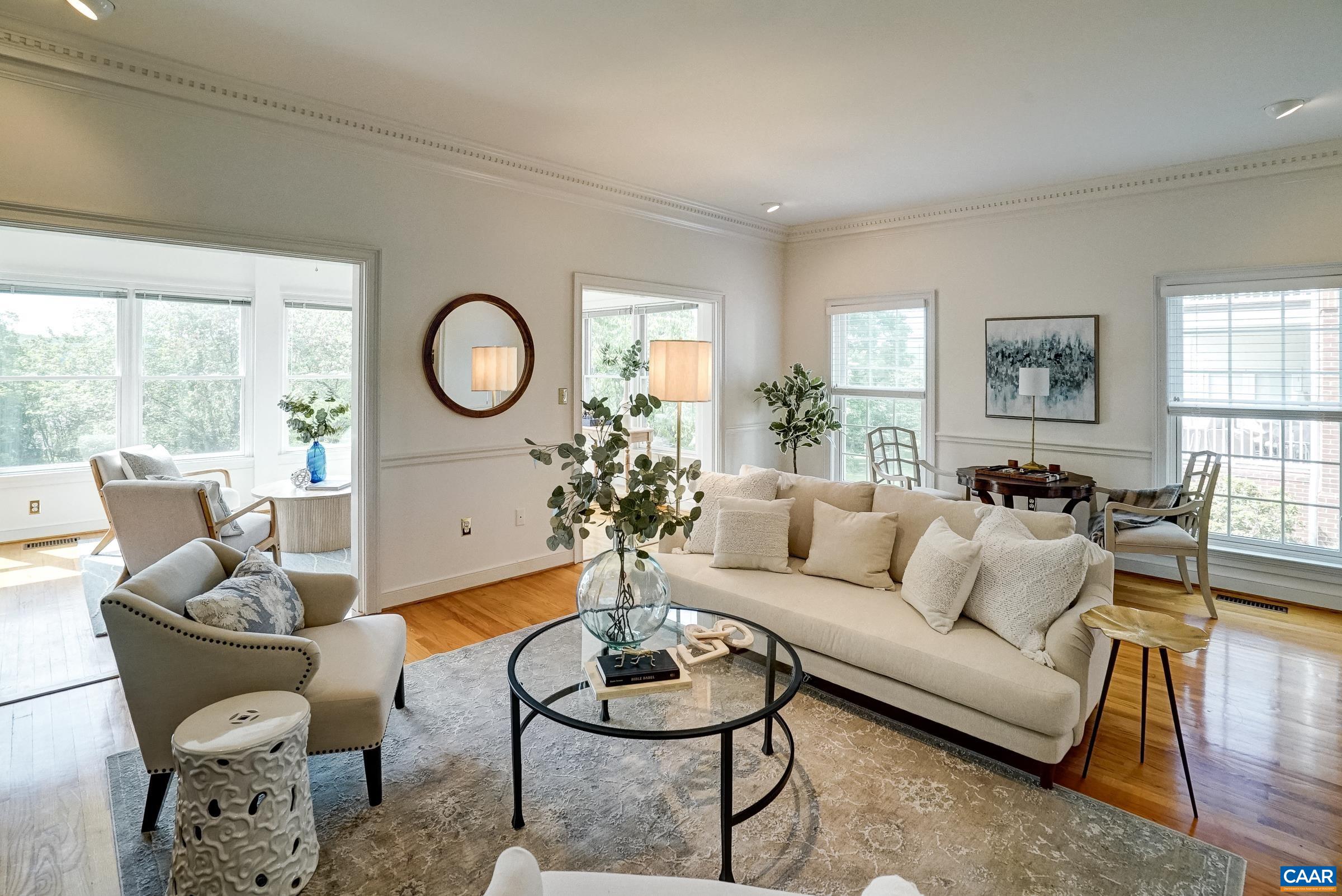 512 WORTHINGTON DR Unit: B