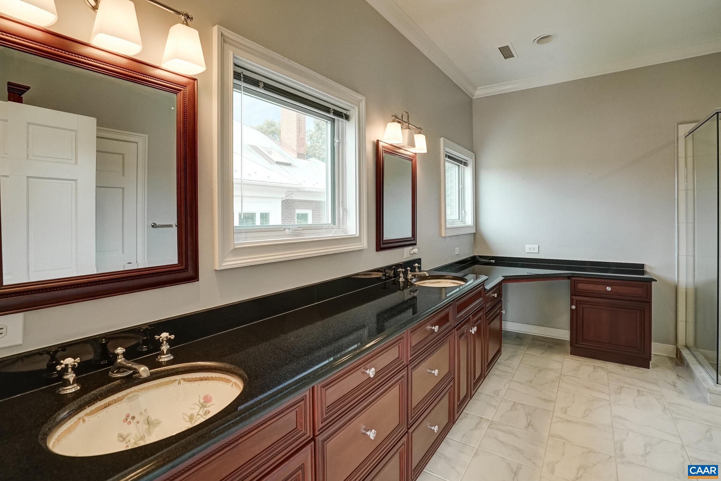 512 WORTHINGTON DR Unit: B