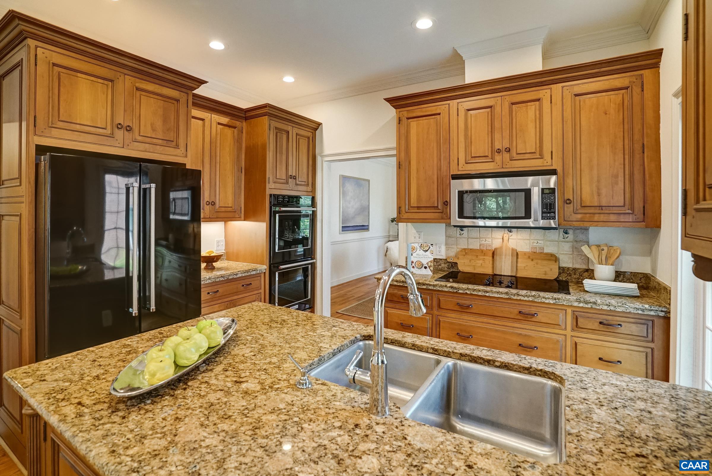 512 WORTHINGTON DR Unit: B