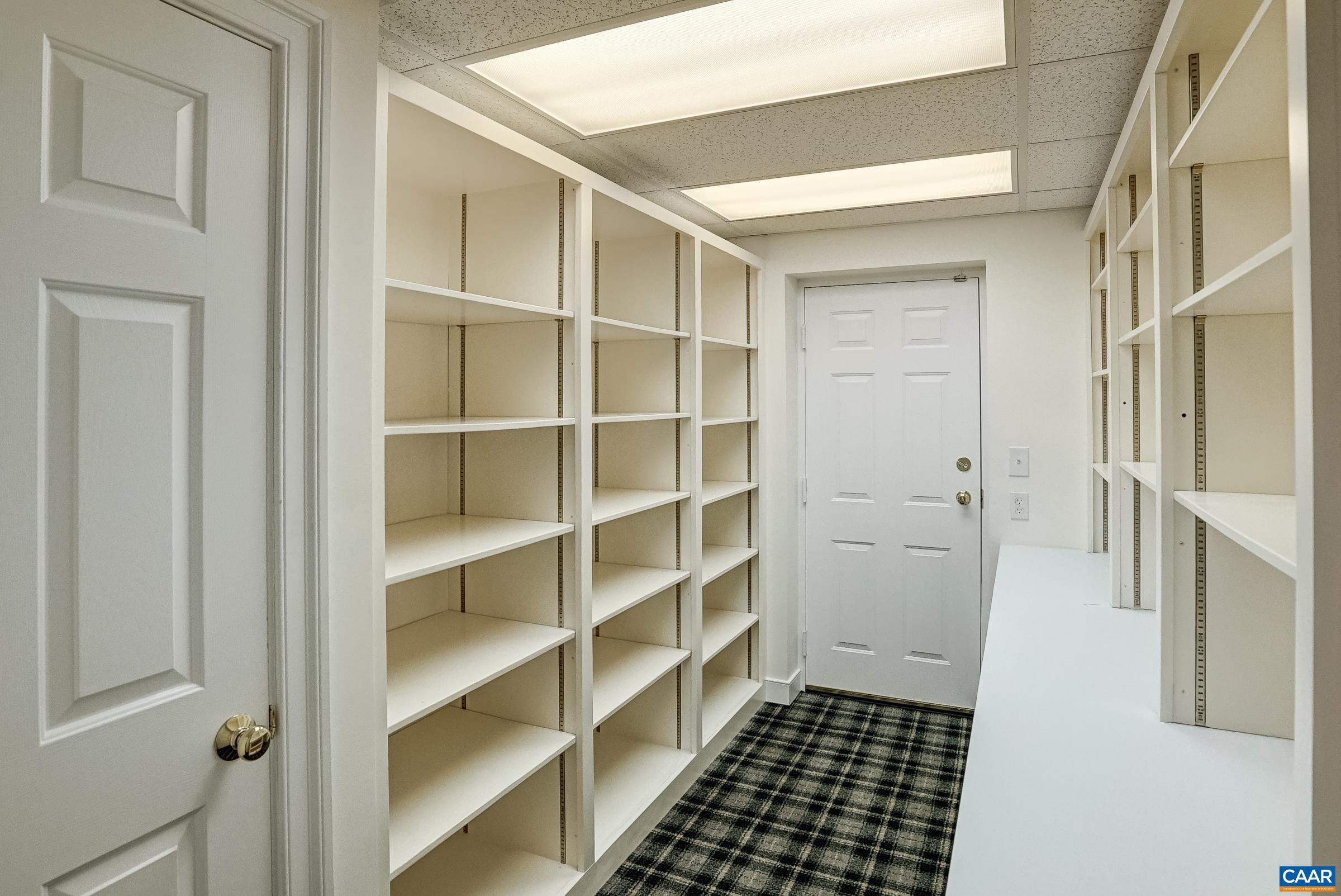 512 WORTHINGTON DR Unit: B