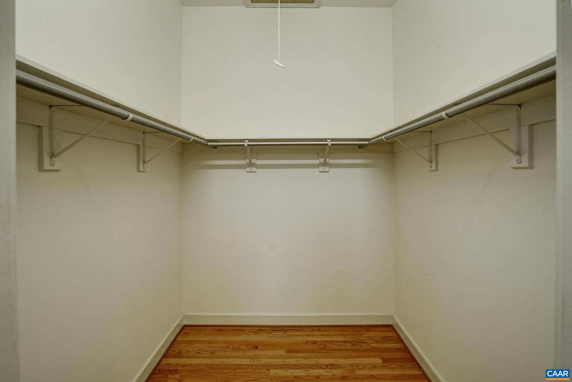 512 WORTHINGTON DR Unit: B