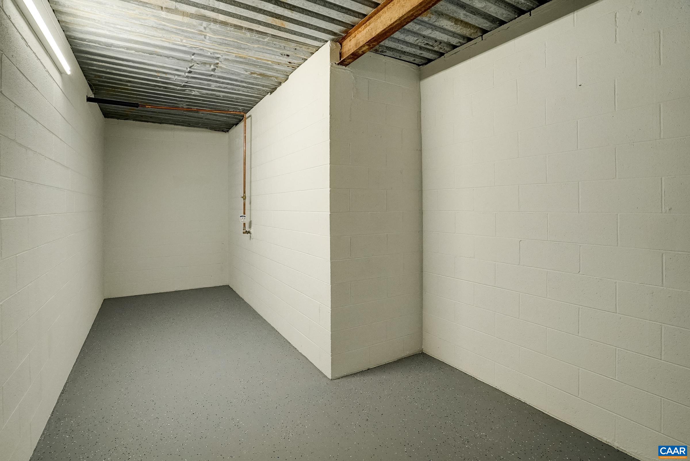 512 WORTHINGTON DR Unit: B