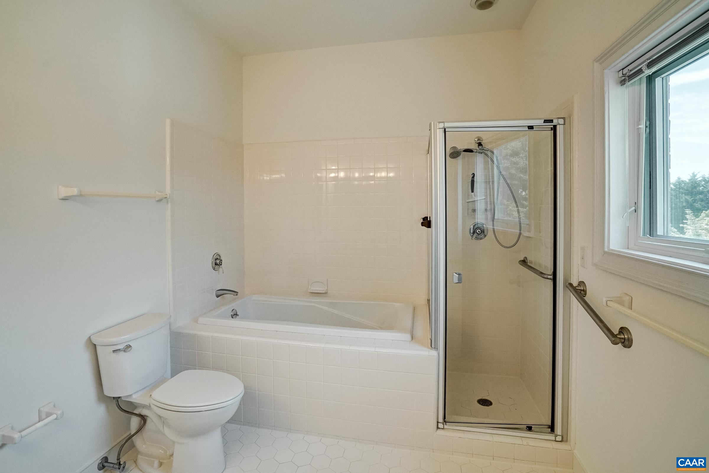 512 WORTHINGTON DR Unit: B