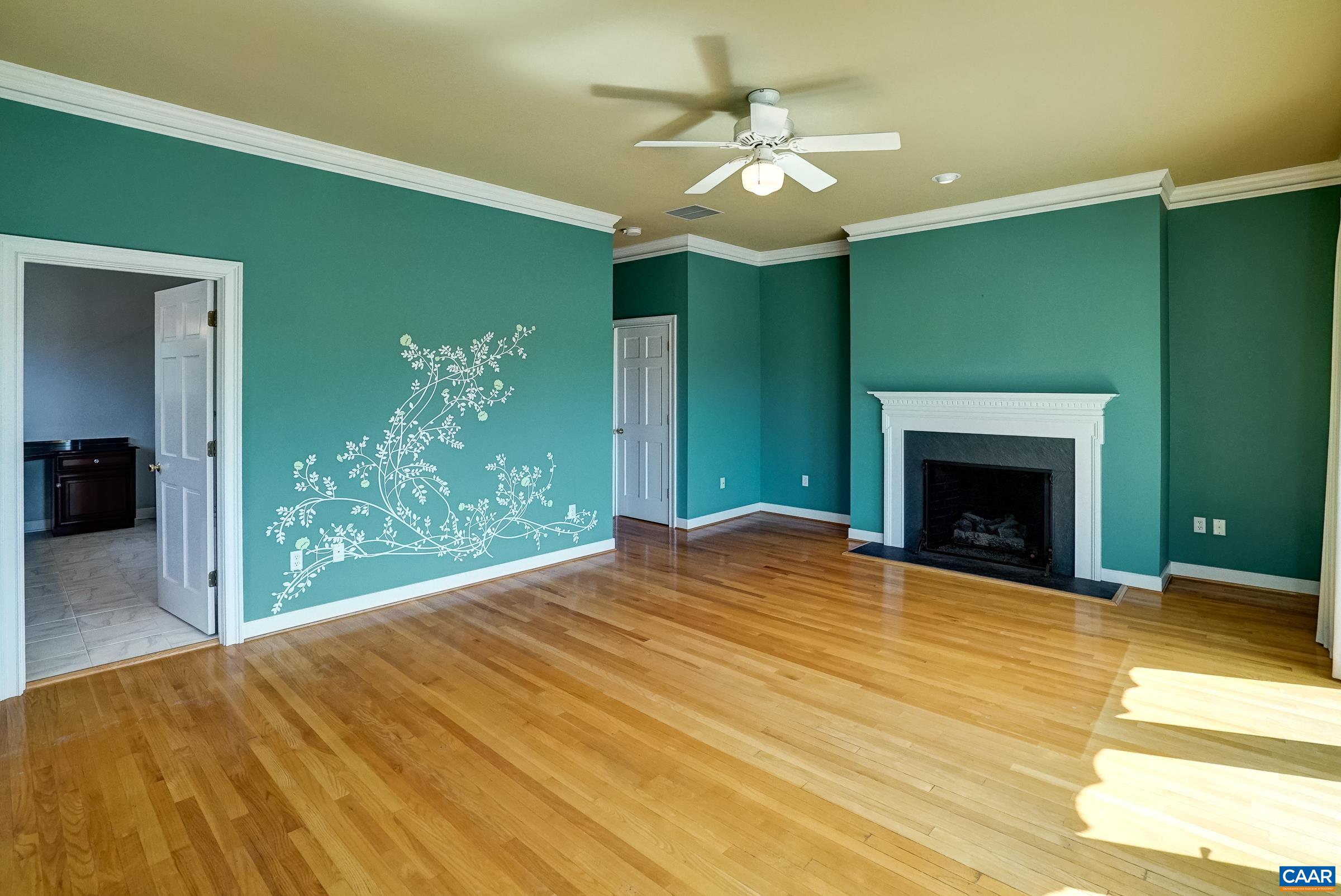 512 WORTHINGTON DR Unit: B