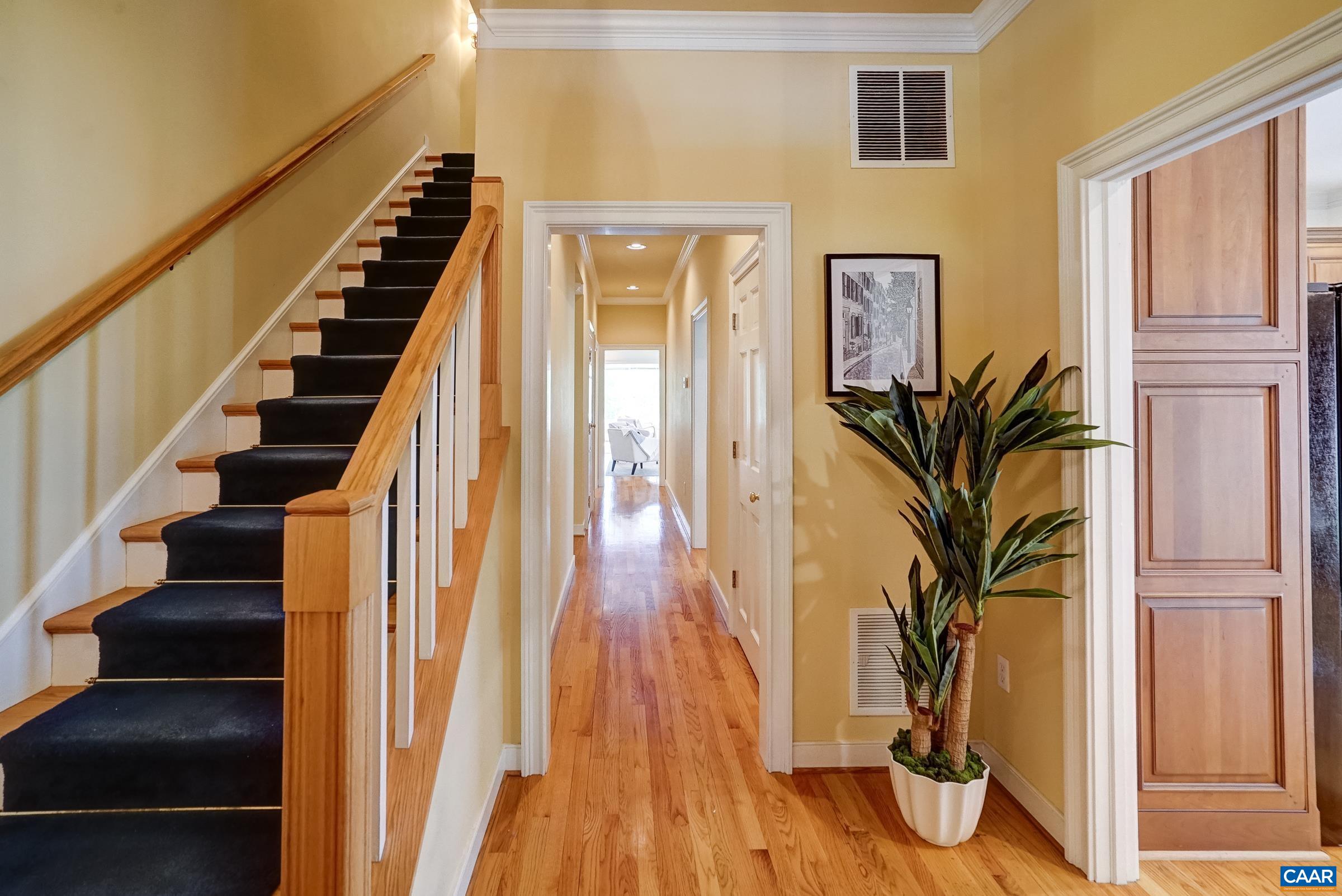 512 WORTHINGTON DR Unit: B