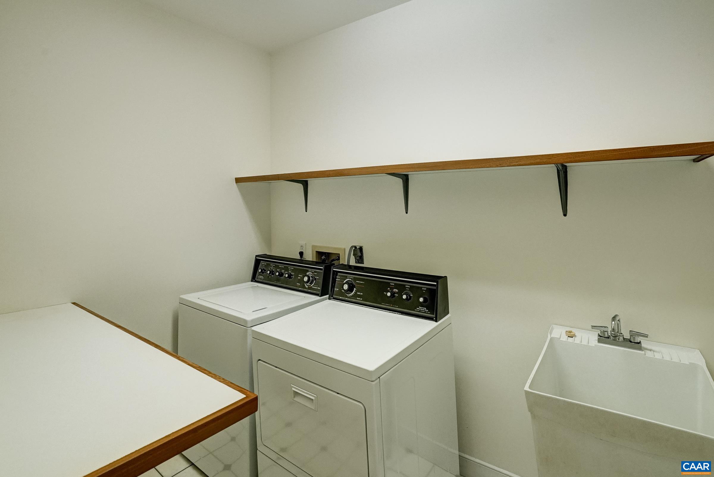 512 WORTHINGTON DR Unit: B