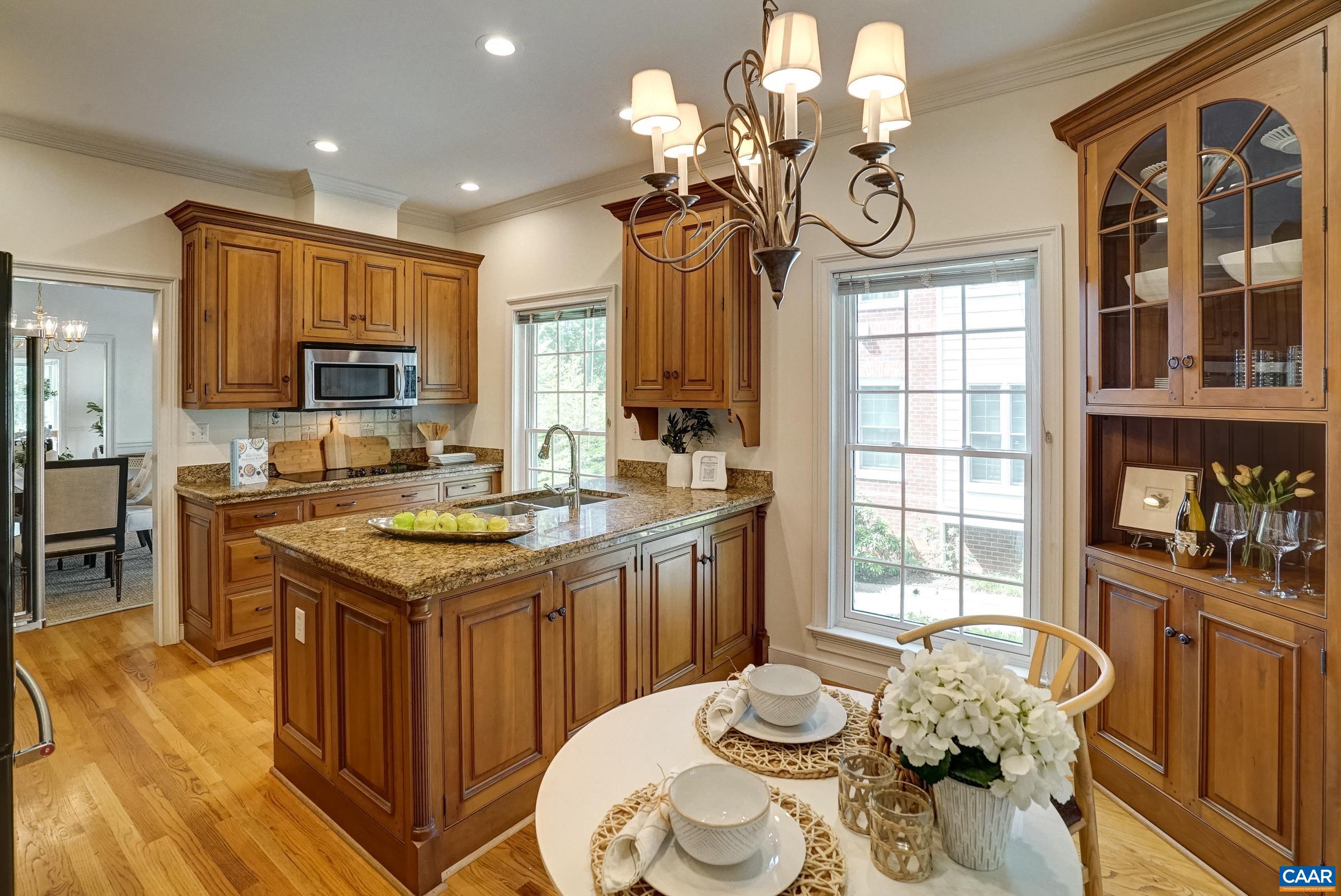 512 WORTHINGTON DR Unit: B