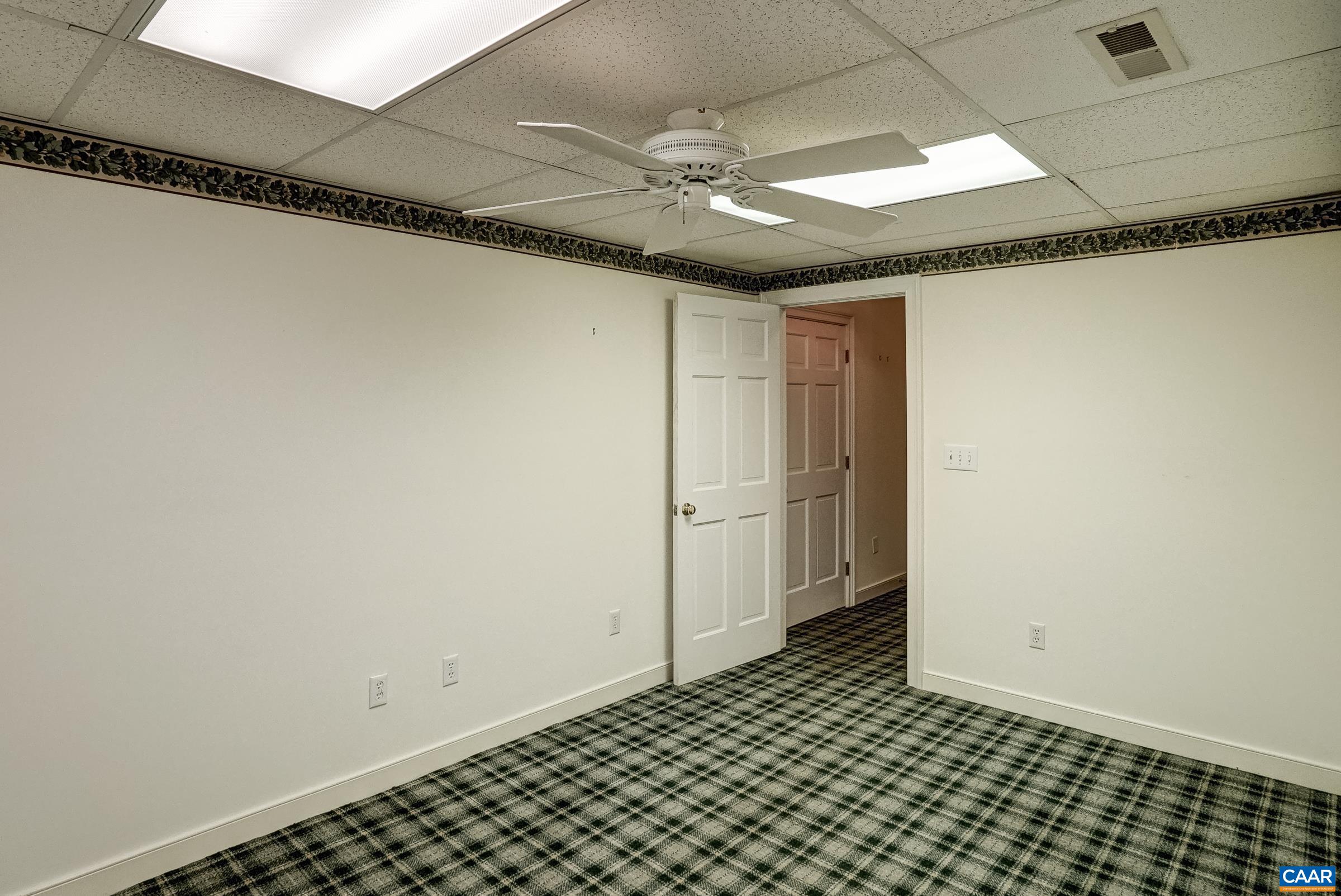 512 WORTHINGTON DR Unit: B