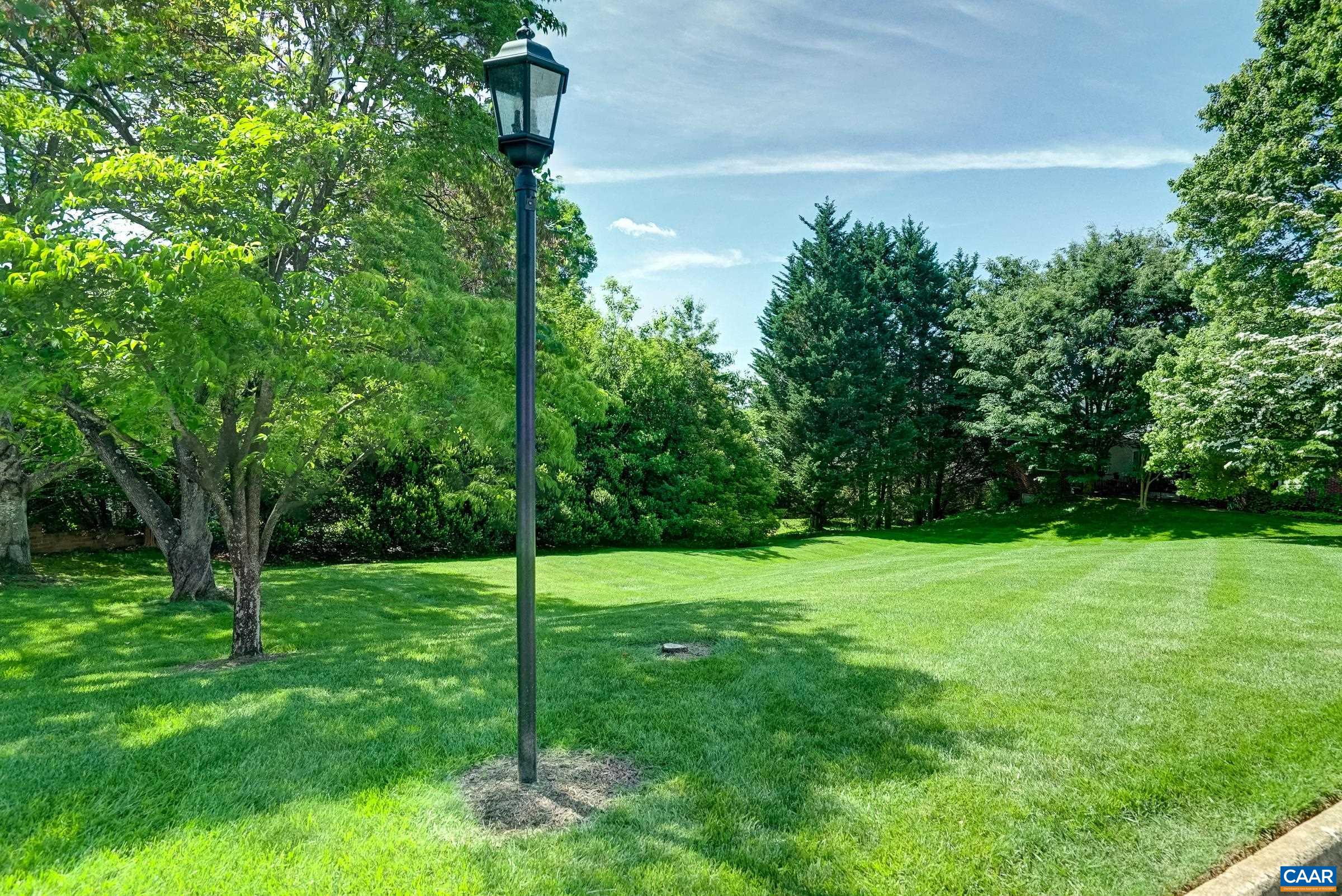 512 WORTHINGTON DR Unit: B