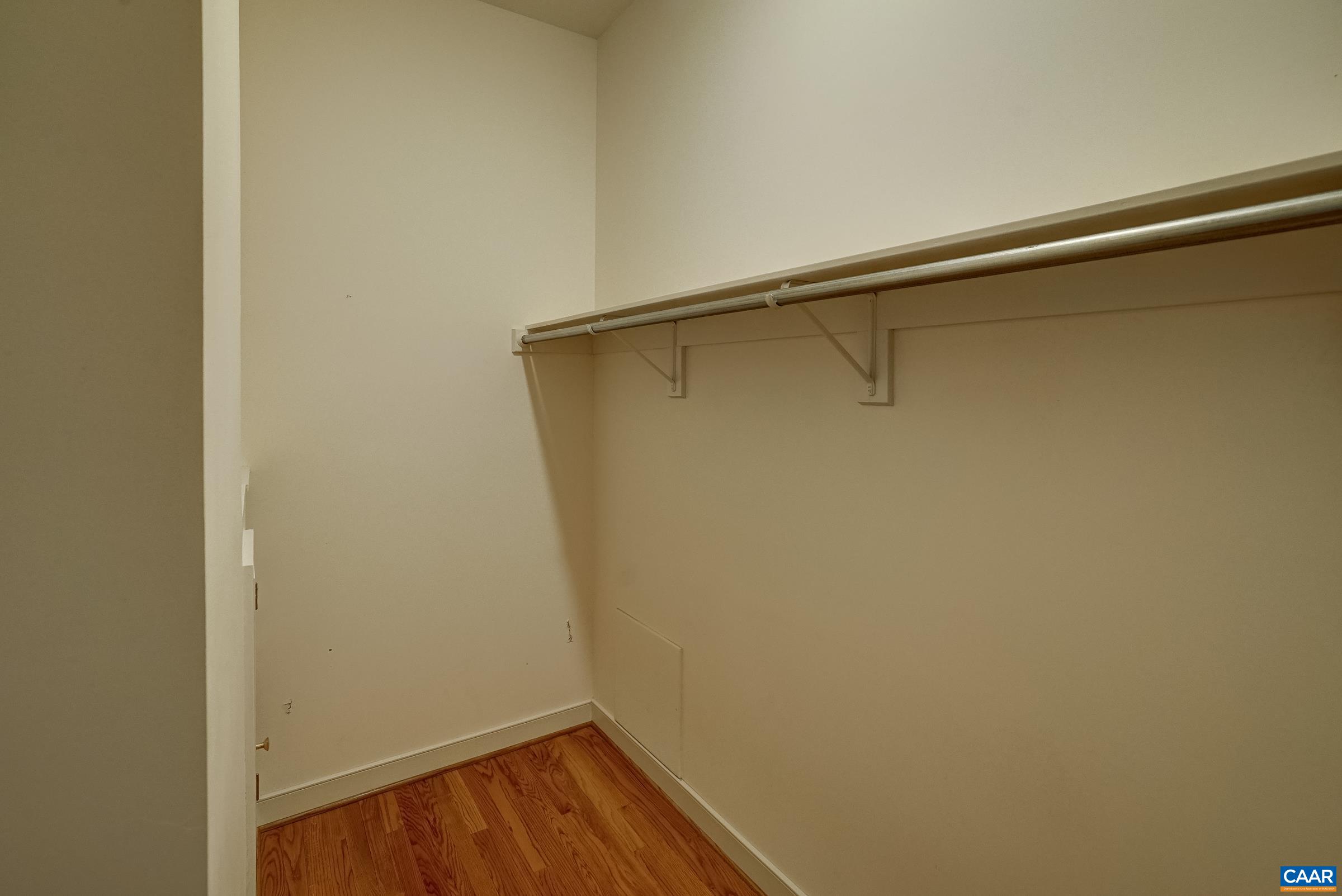 512 WORTHINGTON DR Unit: B