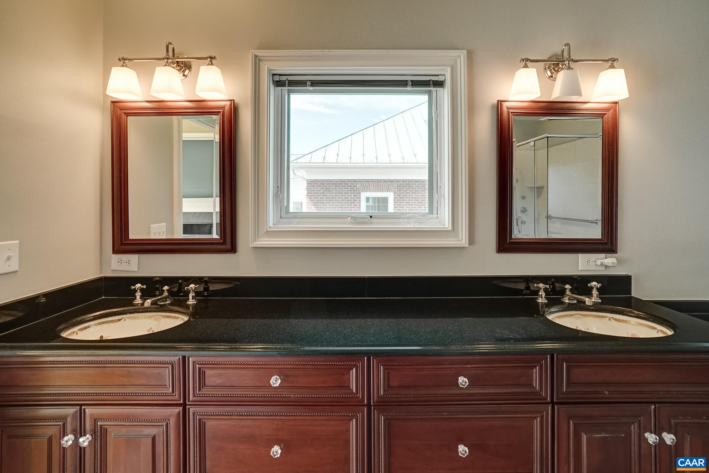 512 WORTHINGTON DR Unit: B