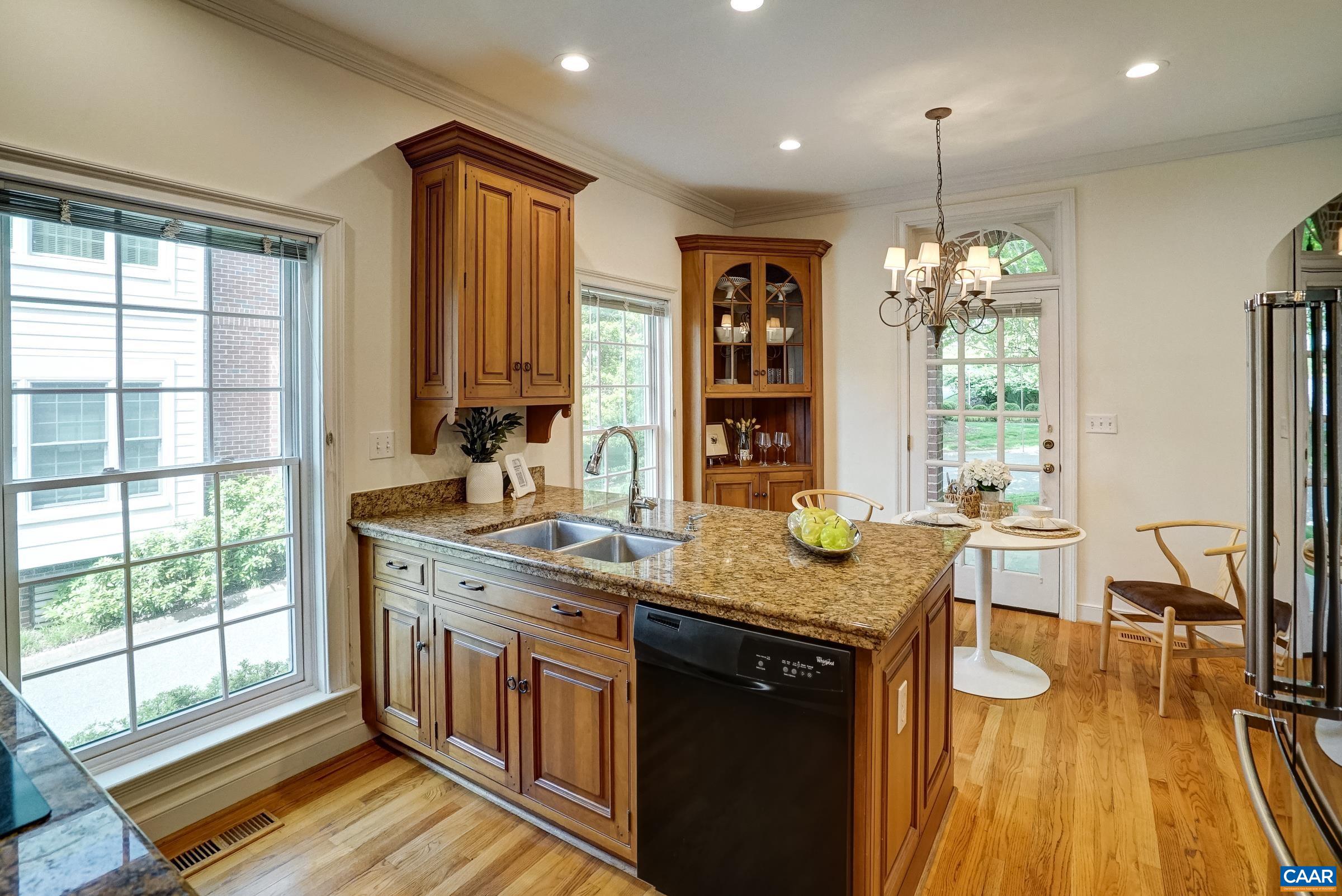 512 WORTHINGTON DR Unit: B