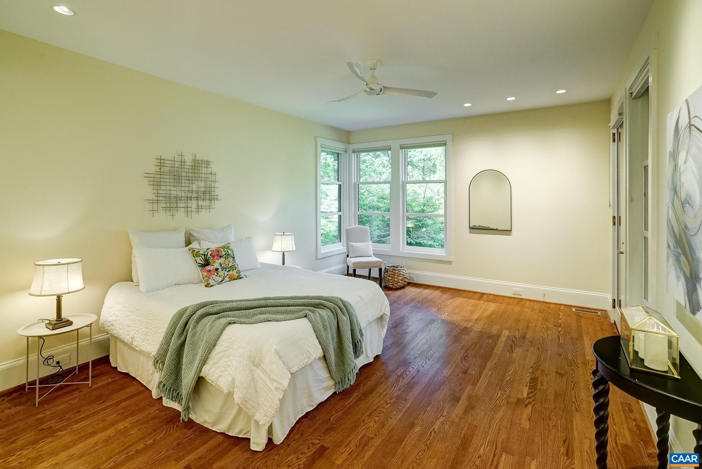 2425 JEFFERSON PARK AVE