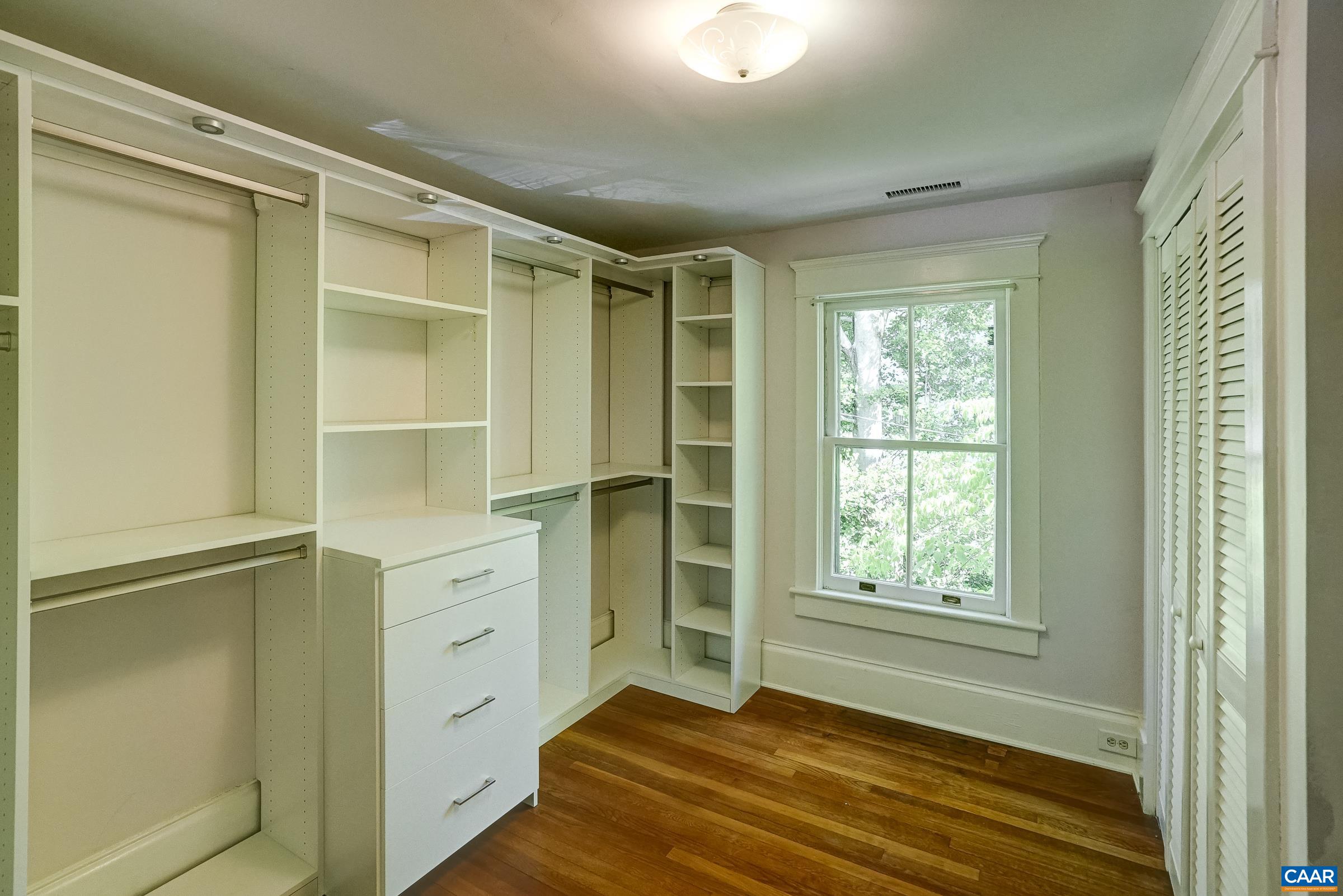 2425 JEFFERSON PARK AVE