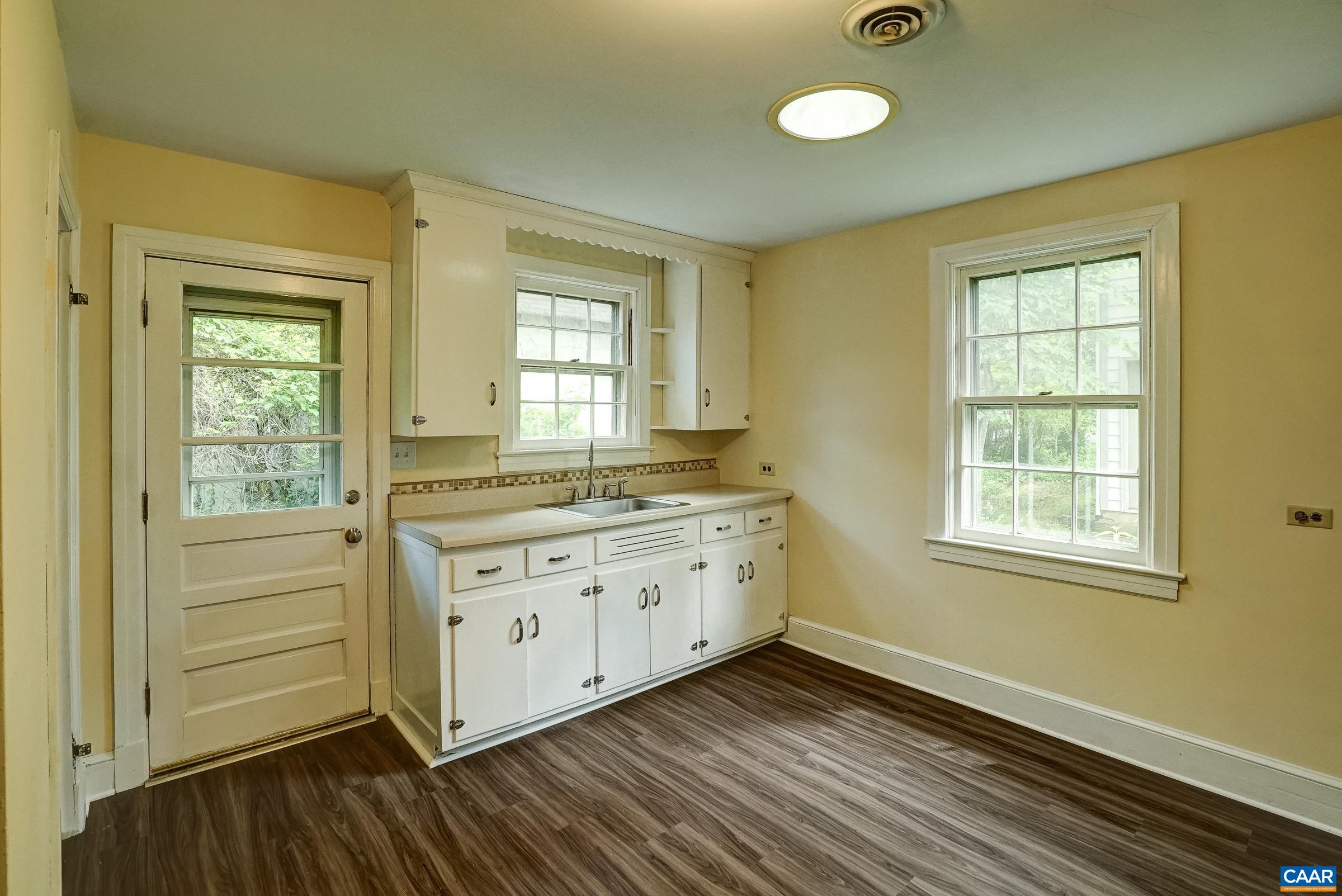 2425 JEFFERSON PARK AVE