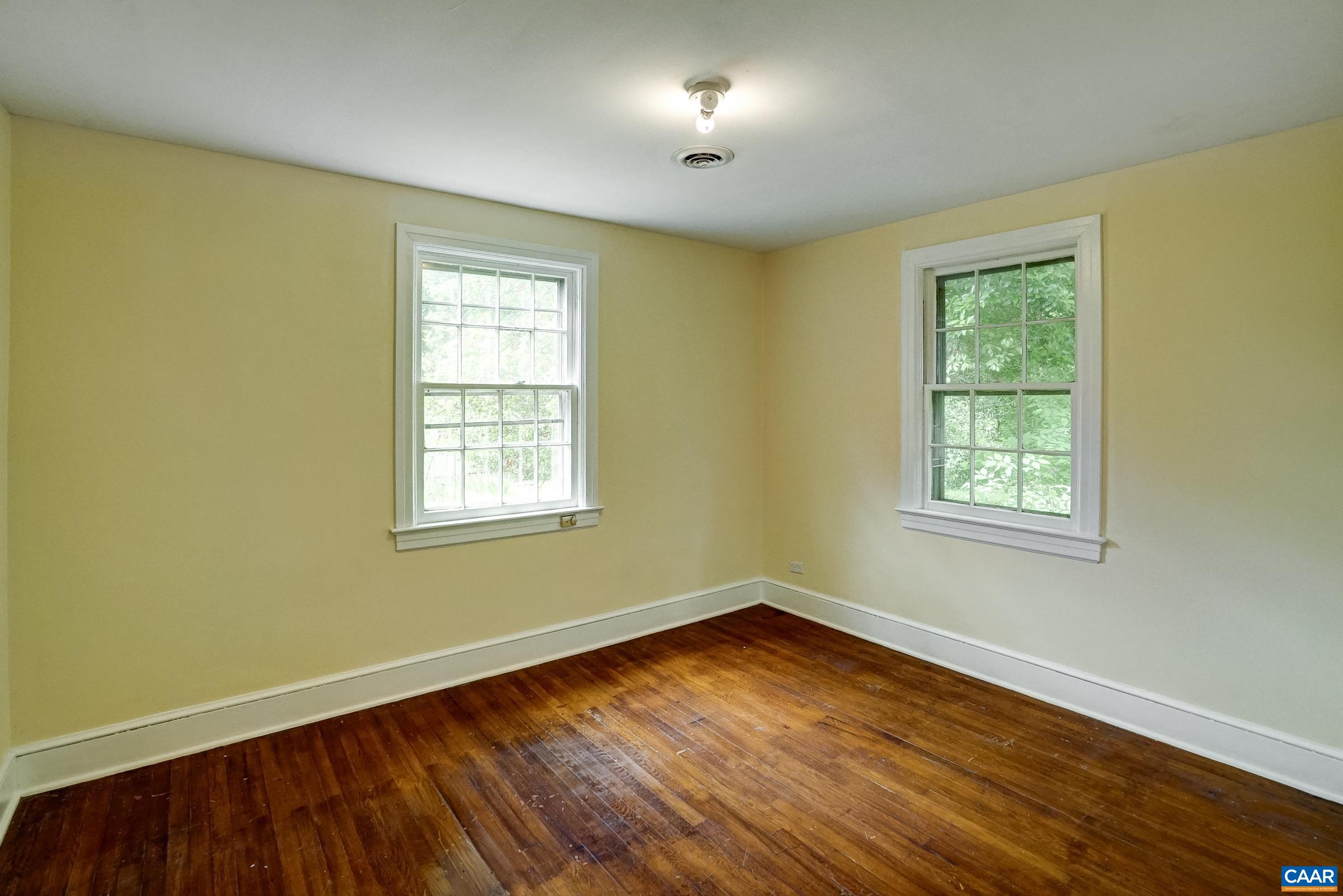 2425 JEFFERSON PARK AVE