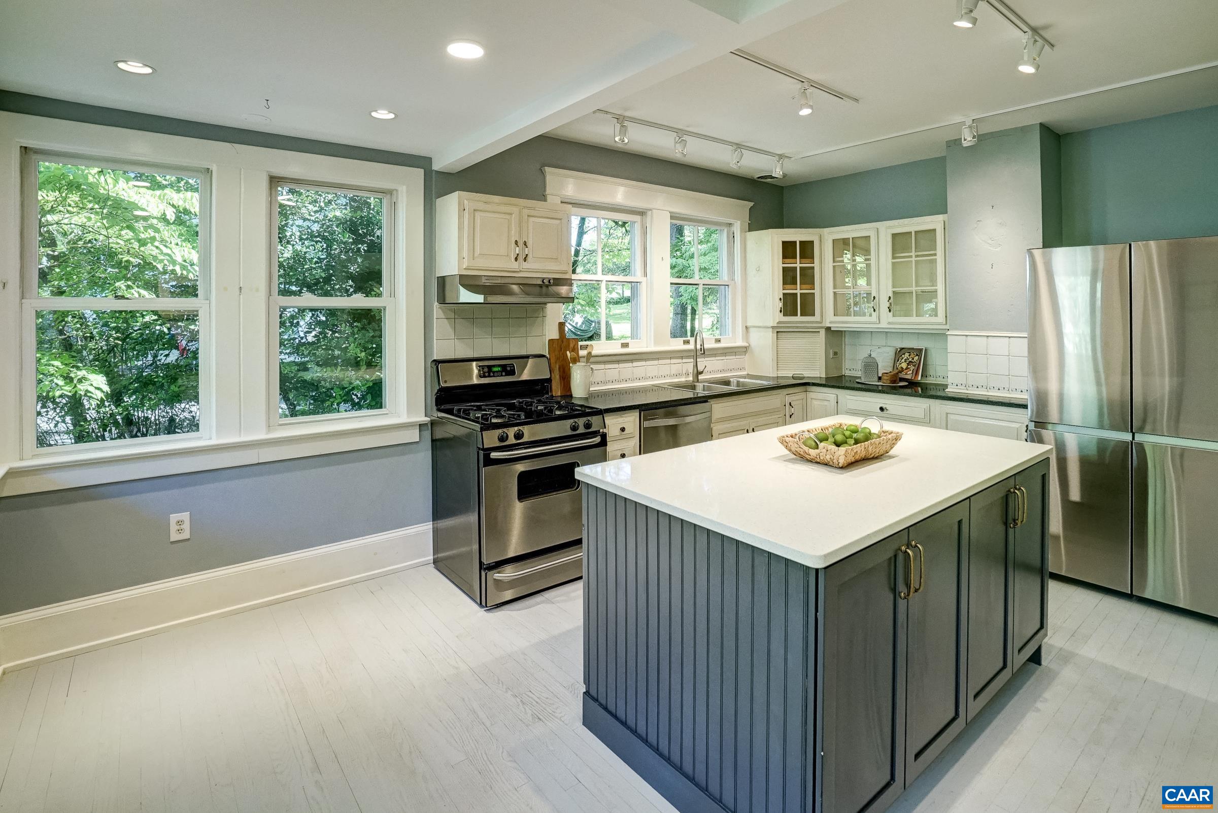 2425 JEFFERSON PARK AVE