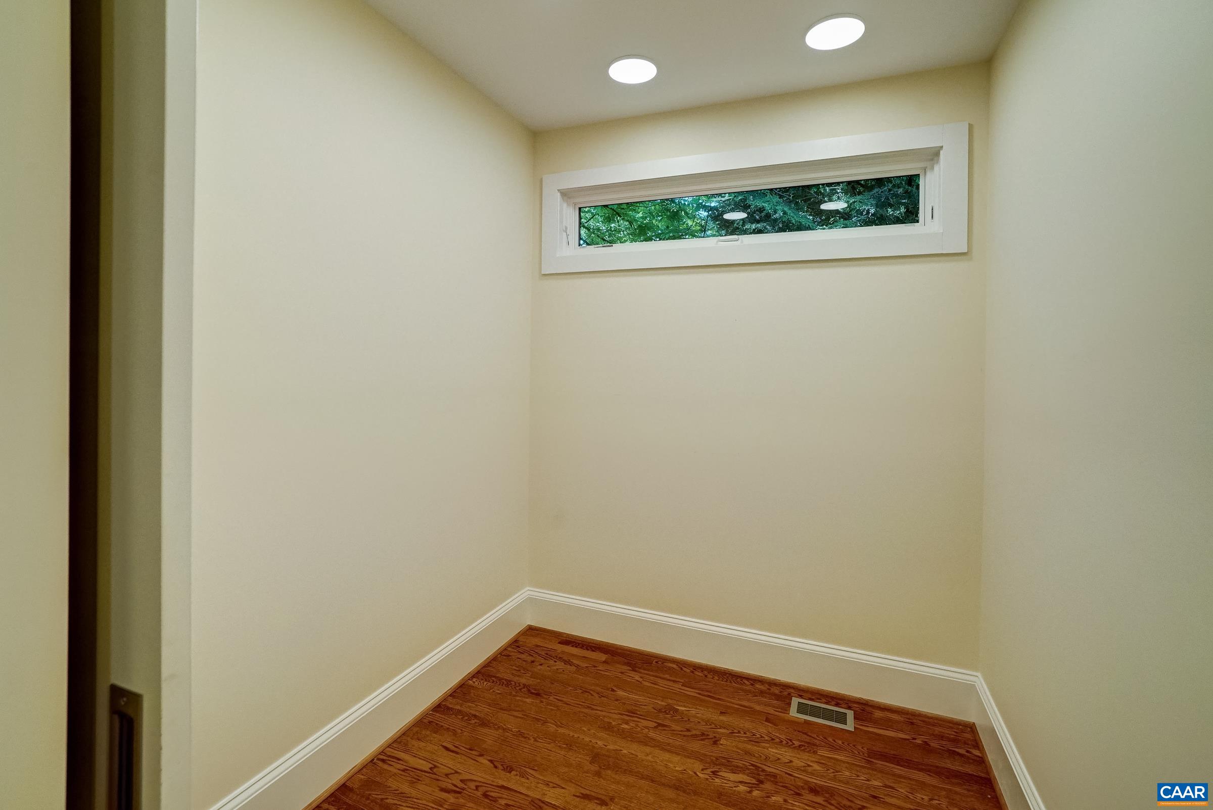 2425 JEFFERSON PARK AVE