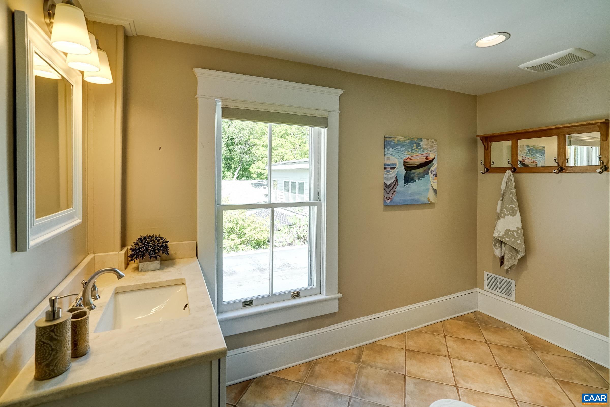 2425 JEFFERSON PARK AVE