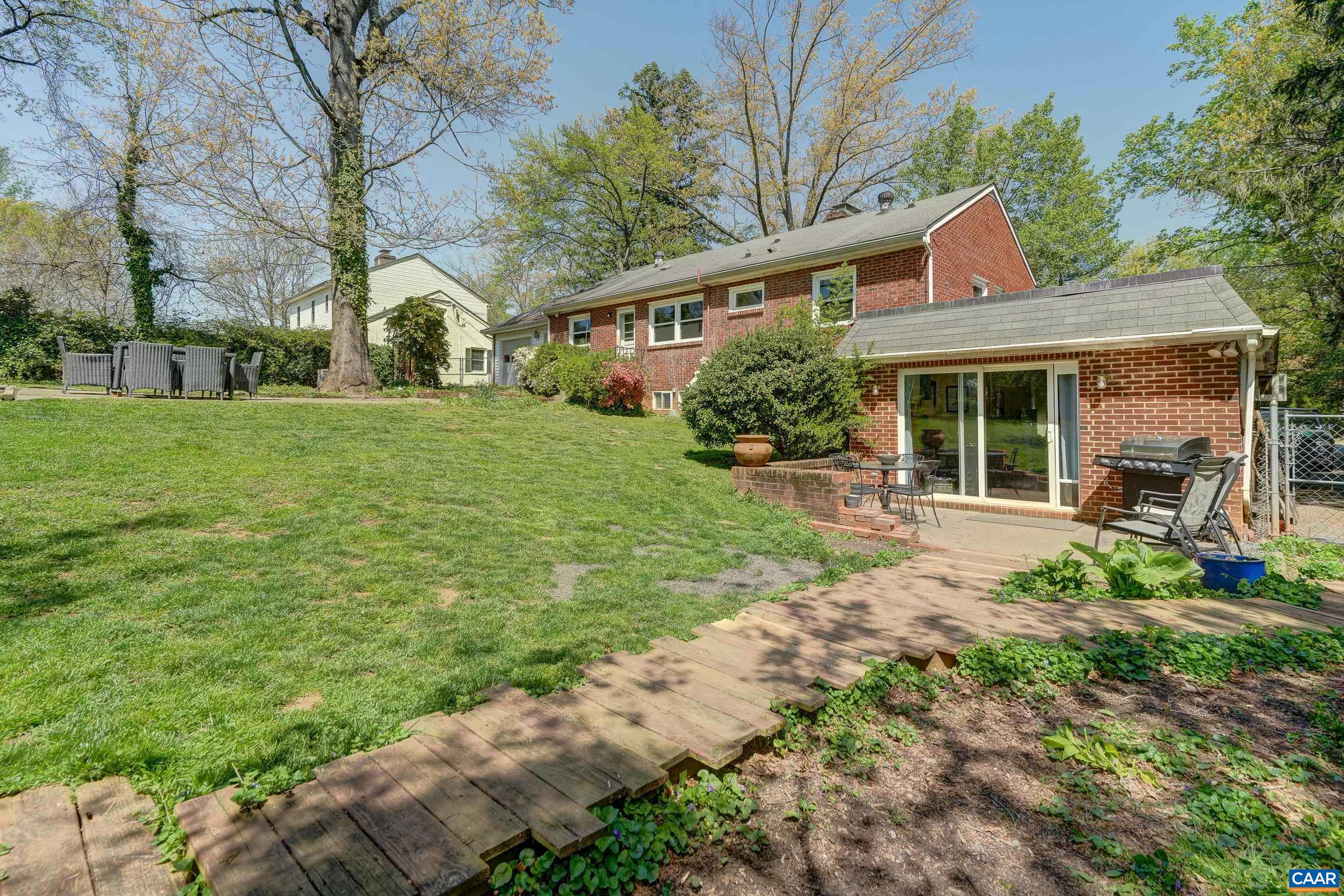 1514 WESTWOOD RD Unit: A and B