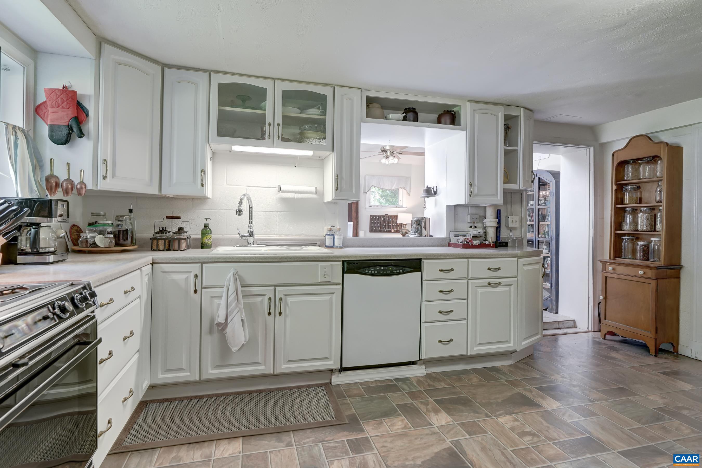 1514 WESTWOOD RD Unit: A and B