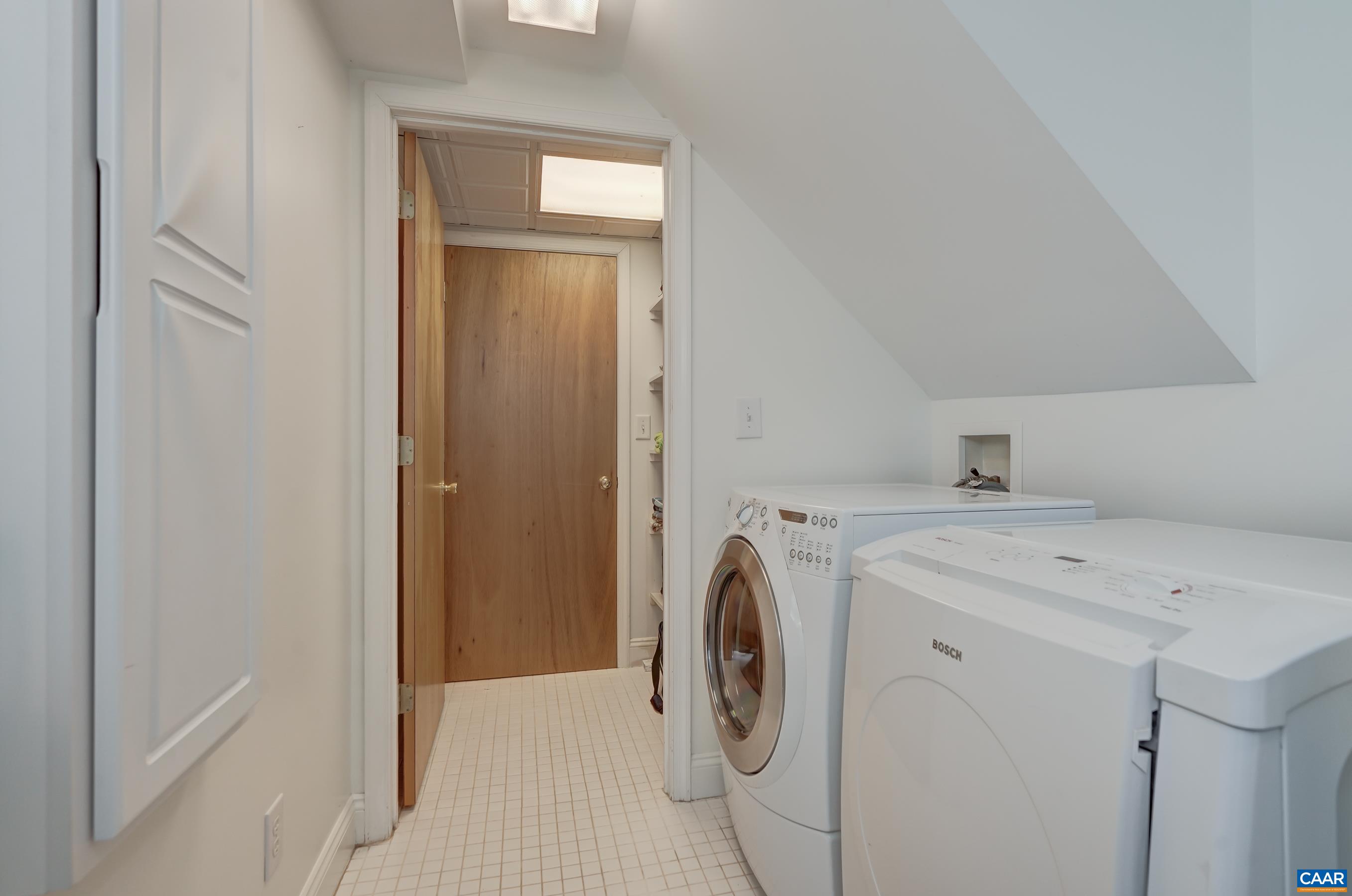 1514 WESTWOOD RD Unit: A and B