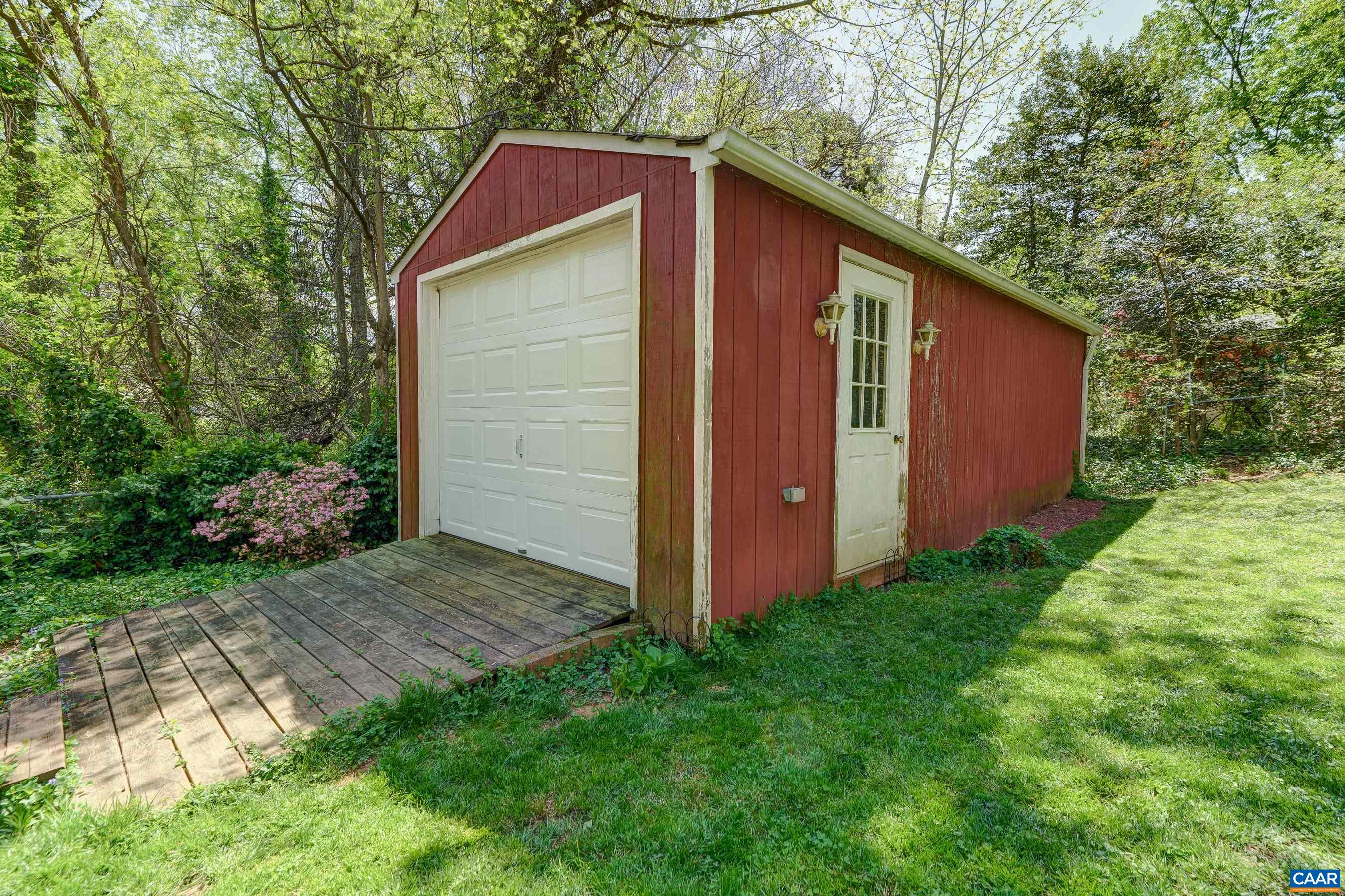 1514 WESTWOOD RD Unit: A and B