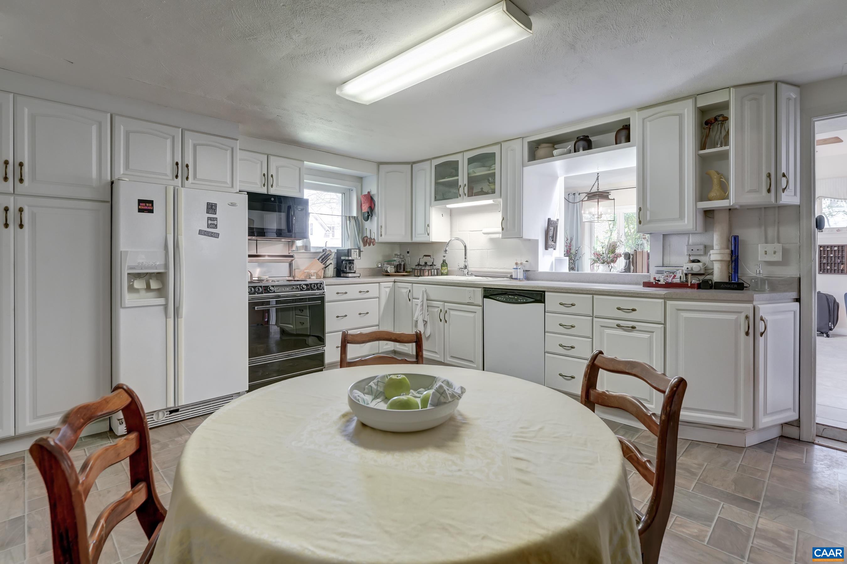 1514 WESTWOOD RD Unit: A and B