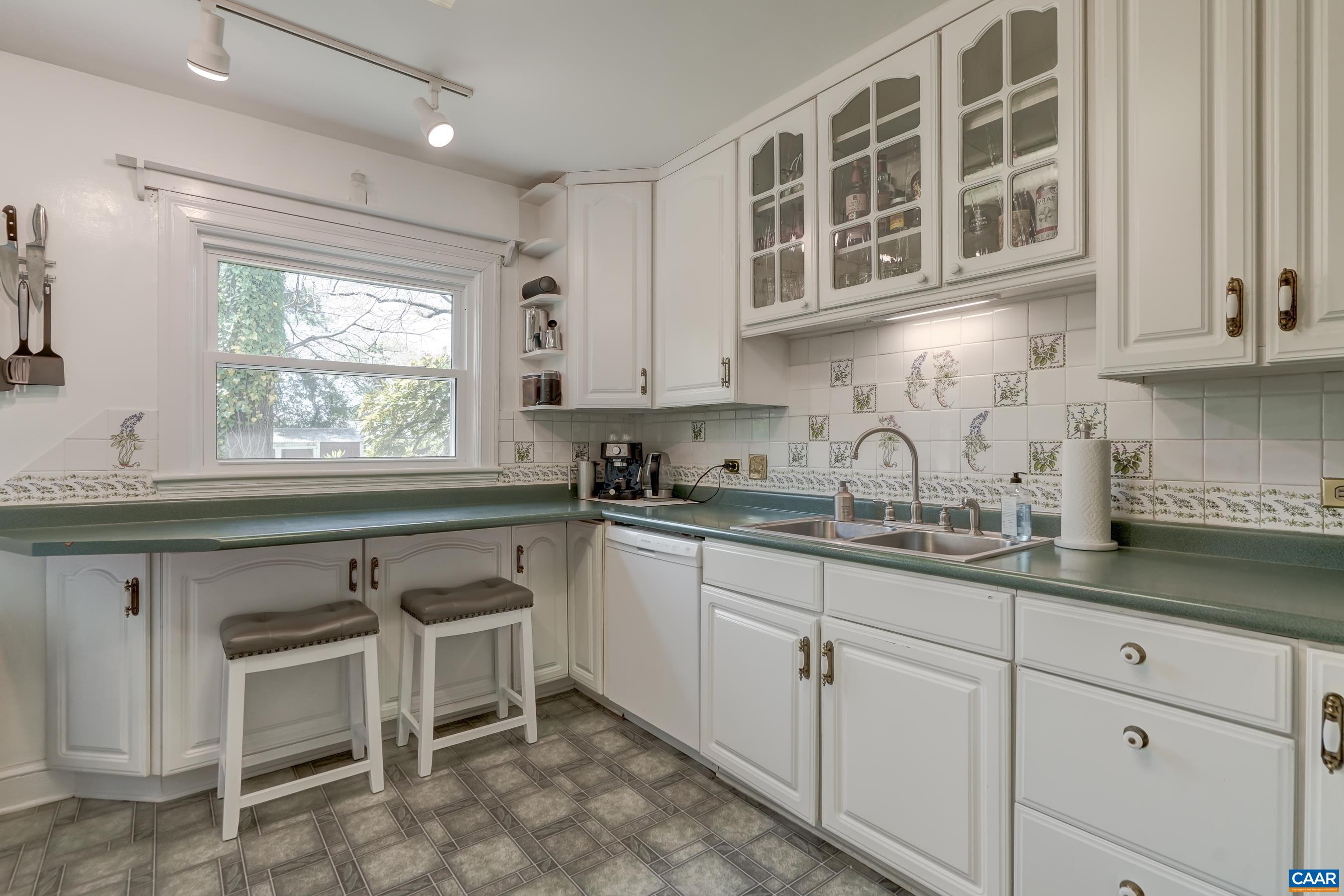 1514 WESTWOOD RD Unit: A and B