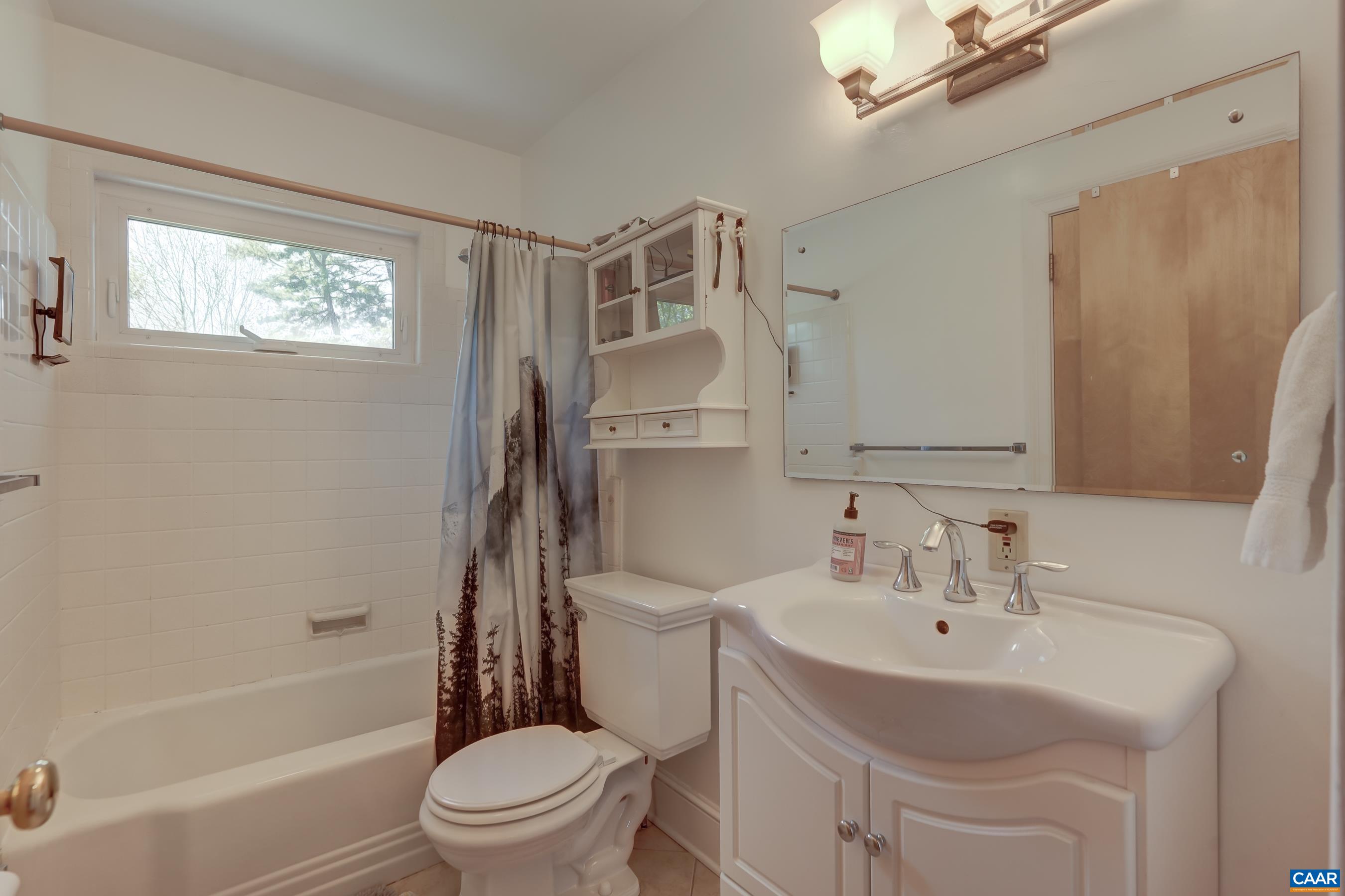 1514 WESTWOOD RD Unit: A and B