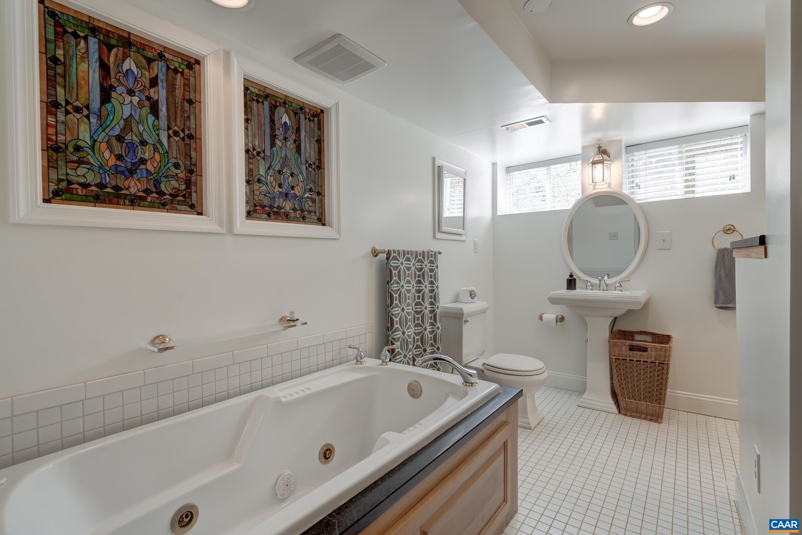 1514 WESTWOOD RD Unit: A and B