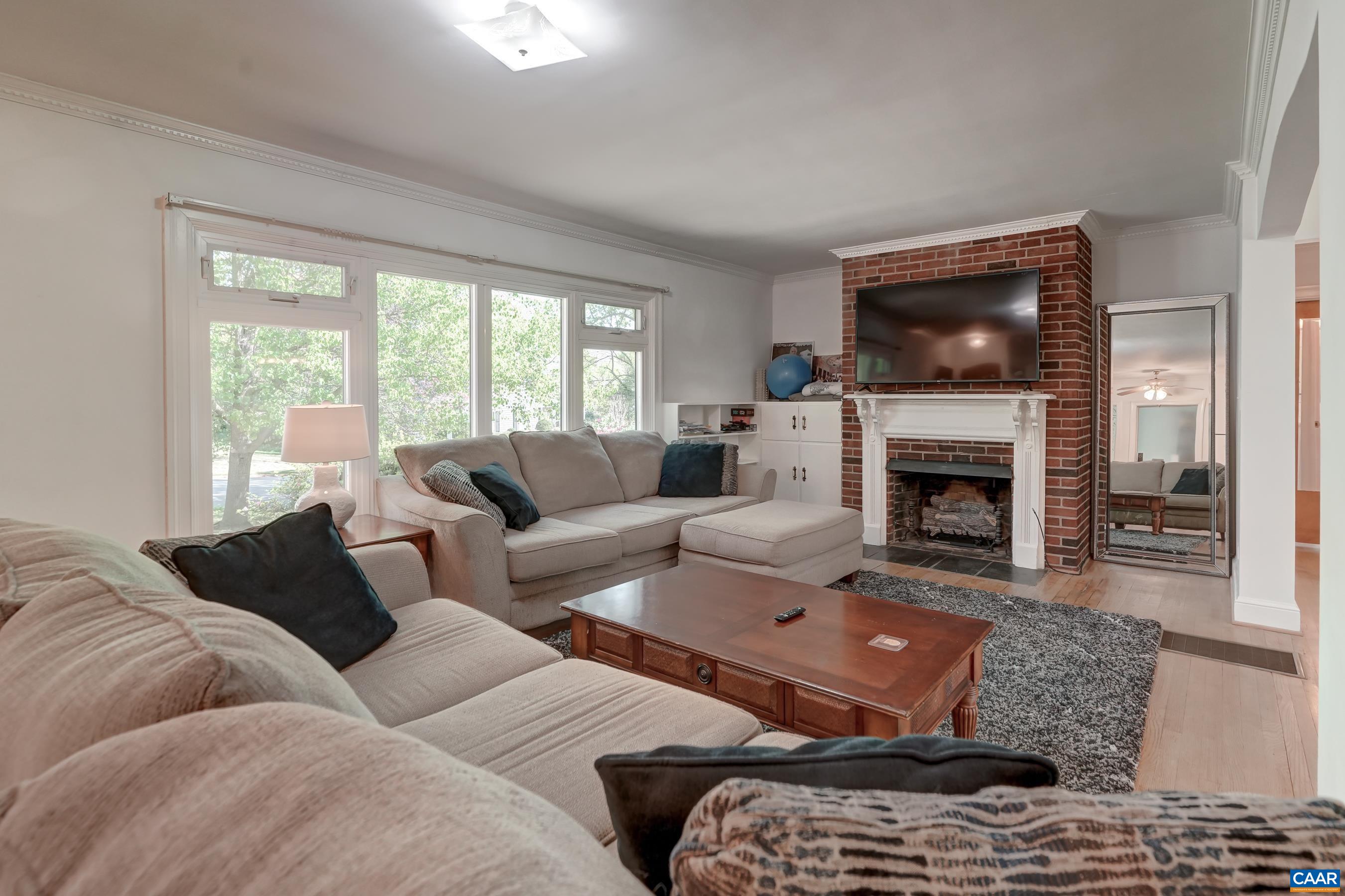 1514 WESTWOOD RD Unit: A and B