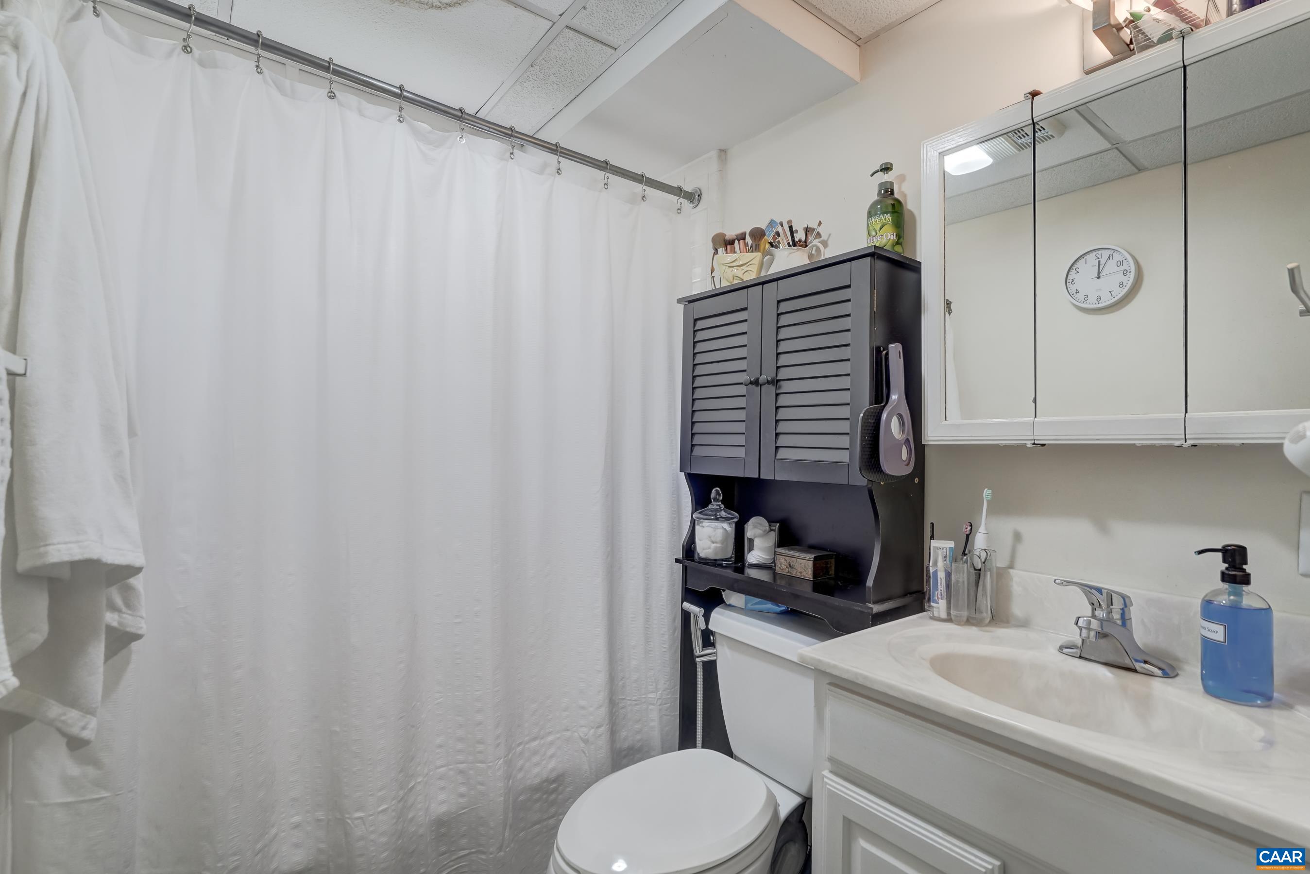 1514 WESTWOOD RD Unit: A and B