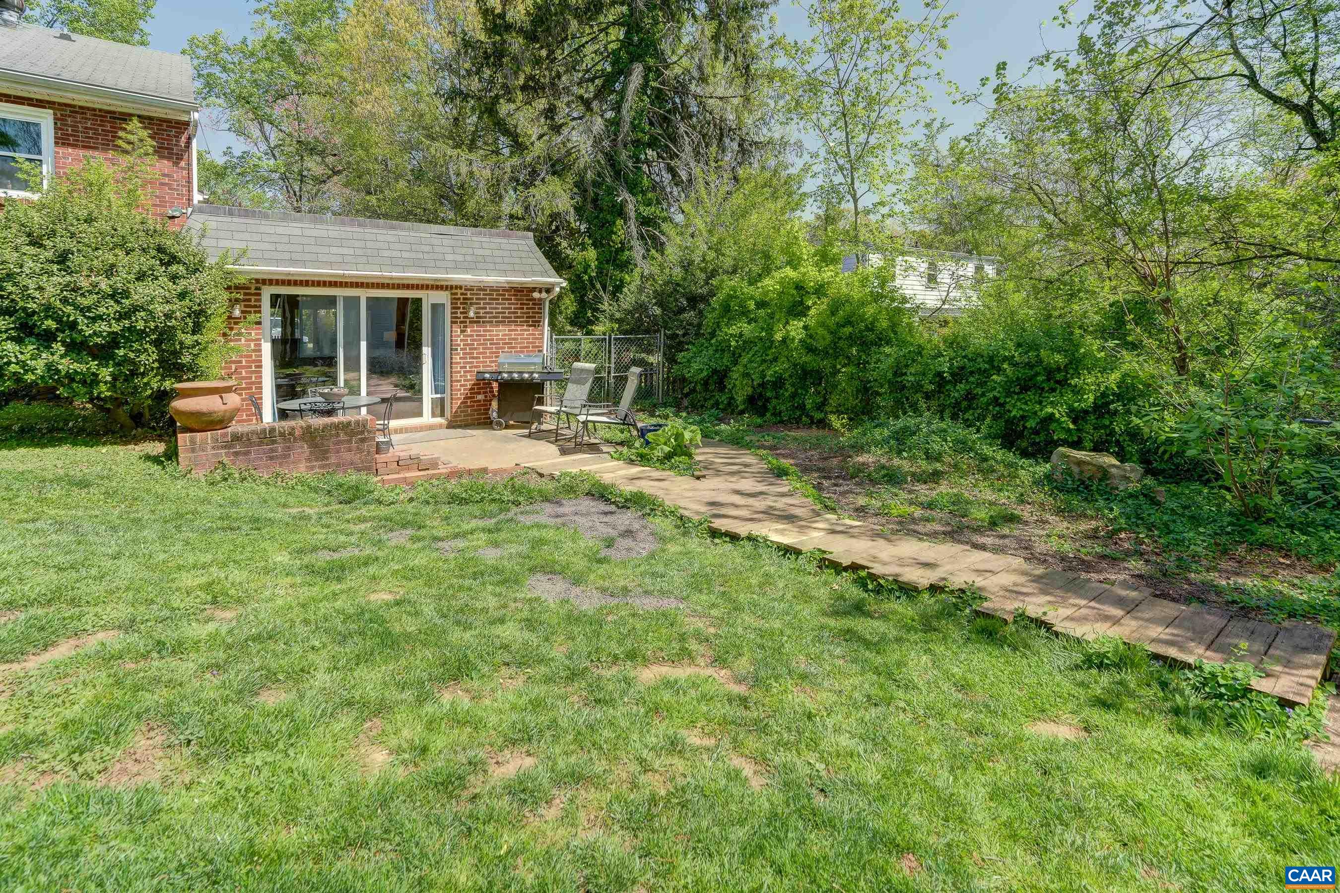 1514 WESTWOOD RD Unit: A and B