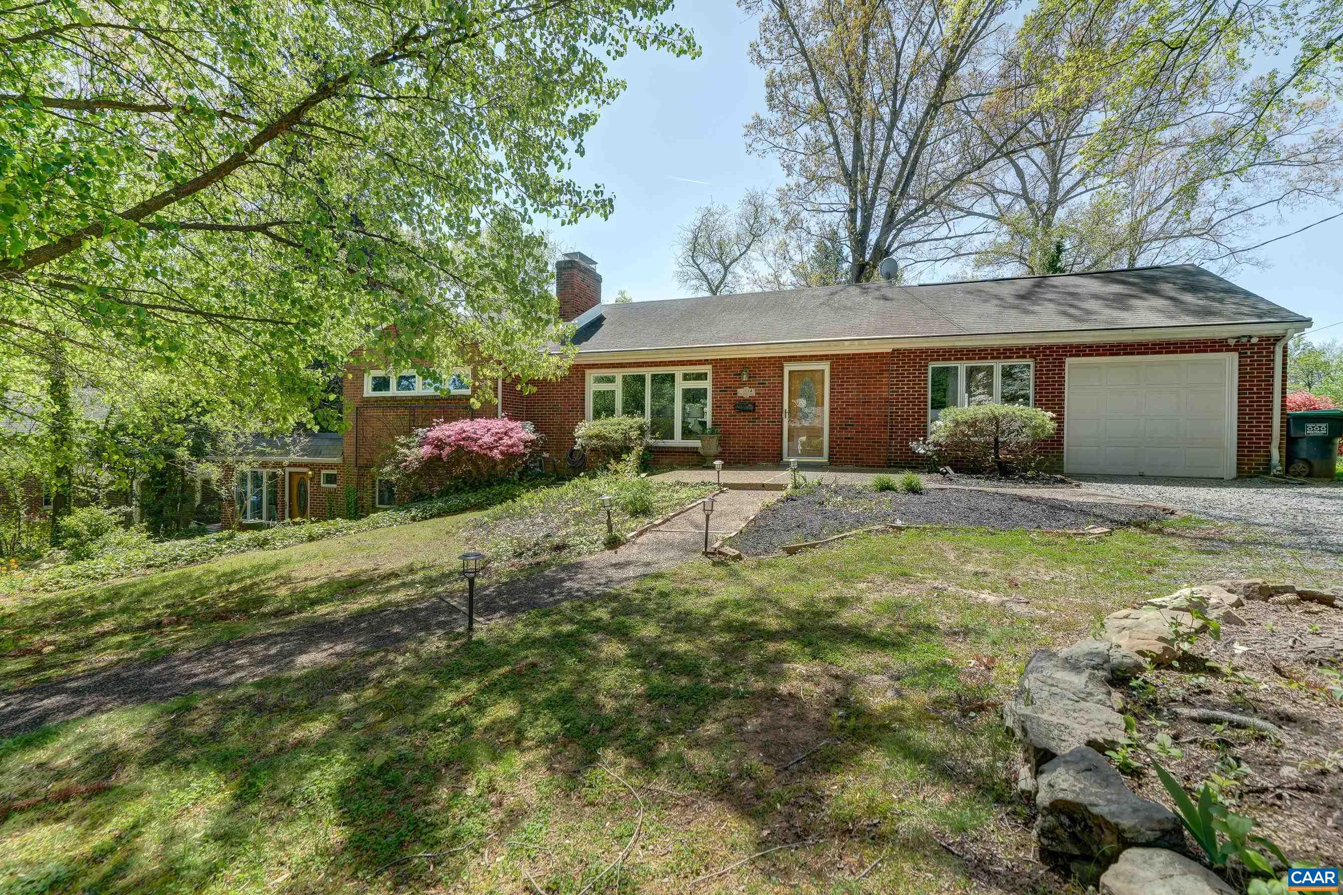 1514 WESTWOOD RD Unit: A and B